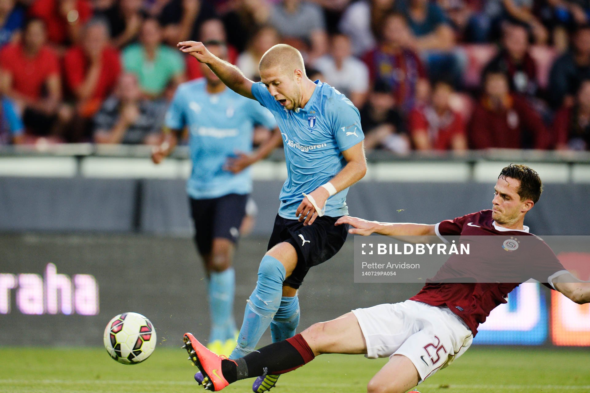 Malmö FFs Anton Tinnerholm och Sparta Prags Mario Holek