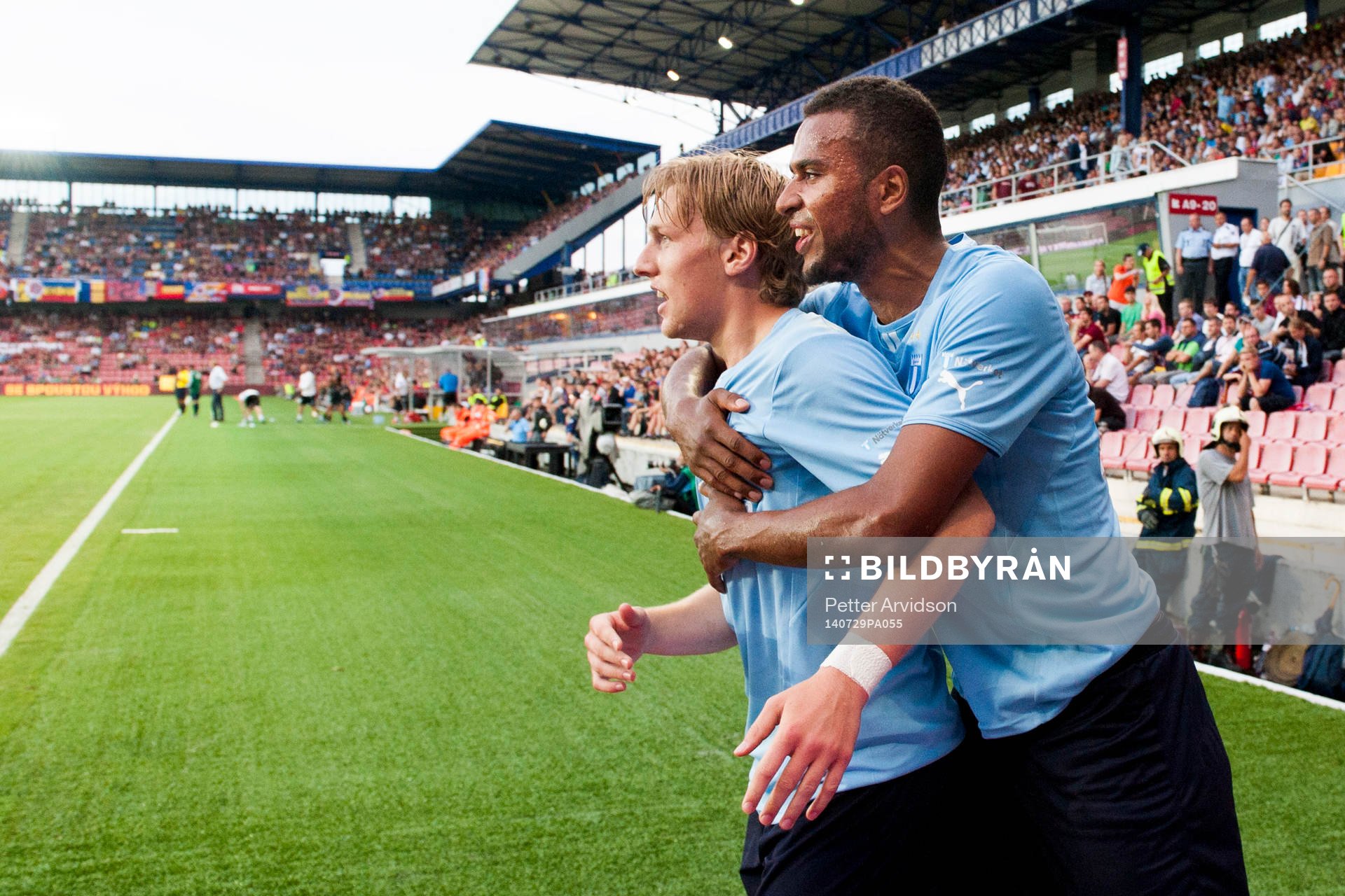 Malmö FFs Emil Forsberg och Isaac Kiese Thelin jublar