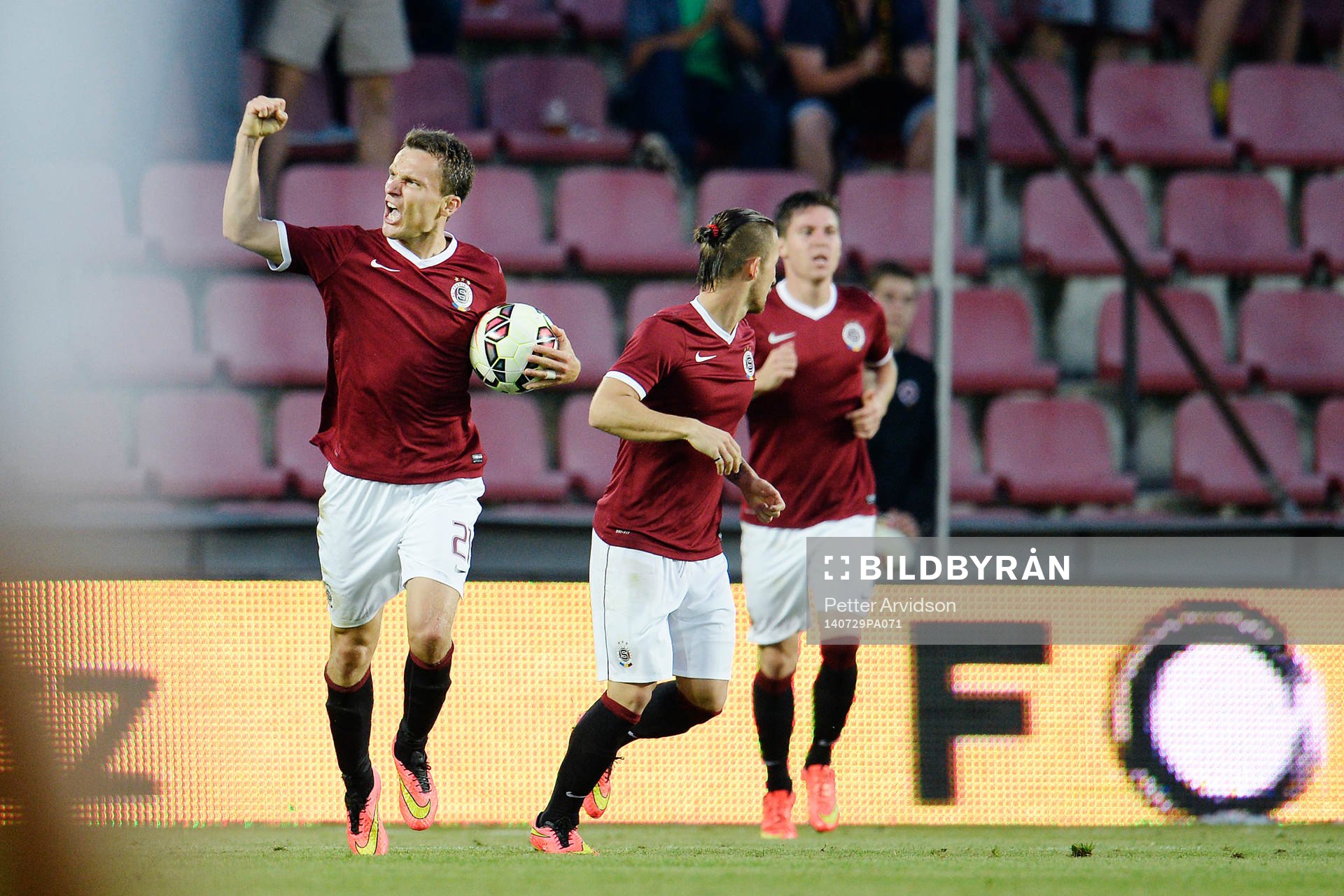 Sparta Prags målvakt Marek Štěch jublar