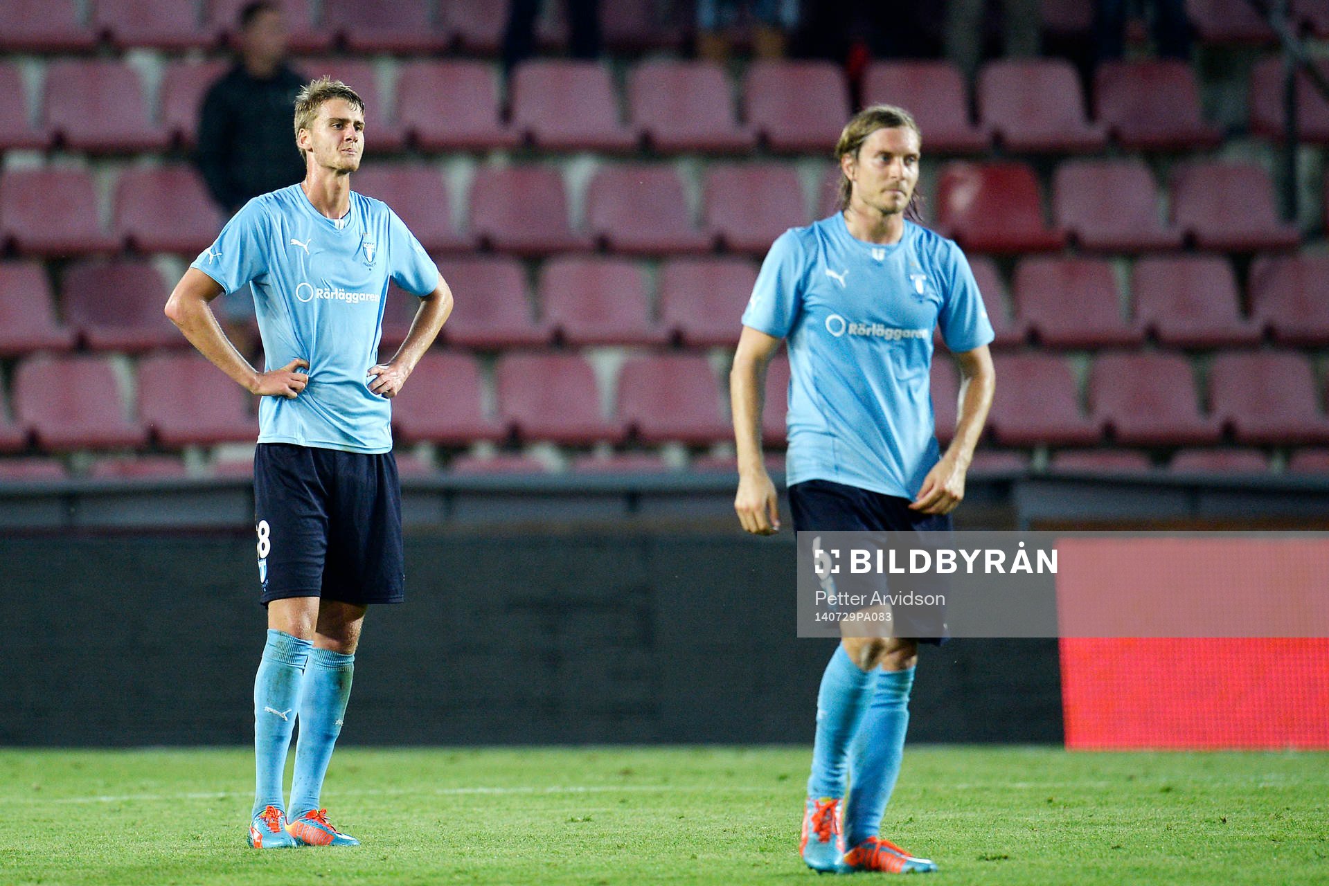 Malmö FFs Markus Halsti (th) och Johan Hammar (tv) deppar