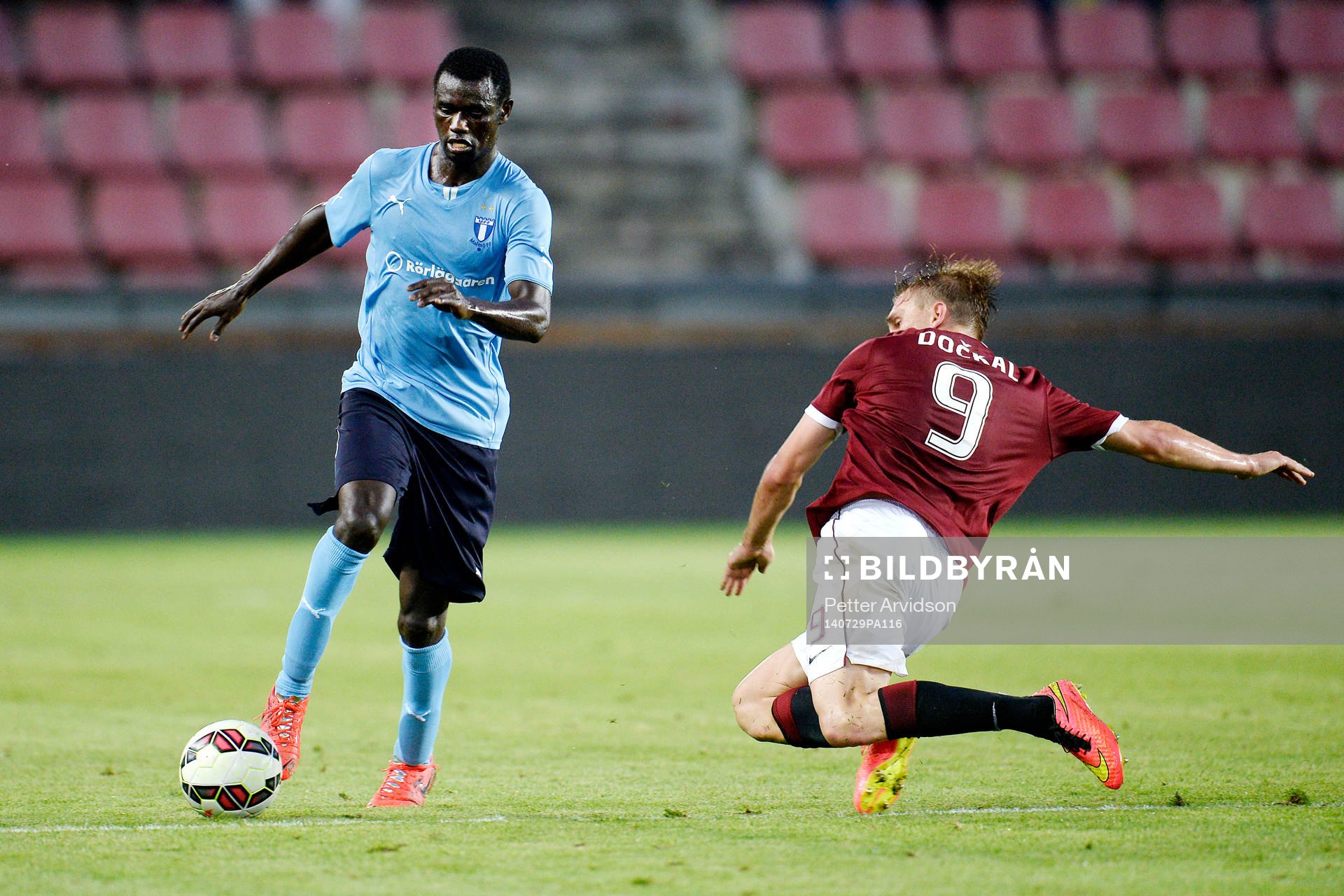 Malmö FFs Enock Kofi Adu mot Sparta Prags Bořek Dočkal