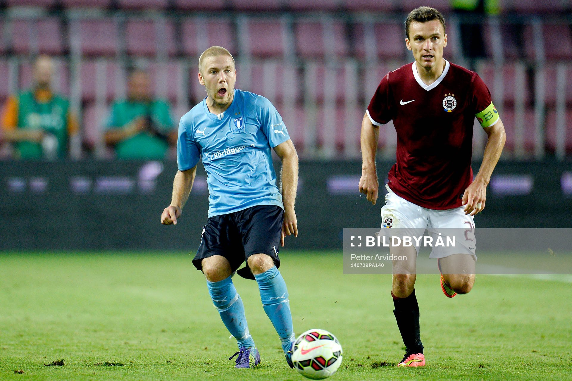 Malmö FFs Anton Tinnerholm mot Sparta Prags David Lafata
