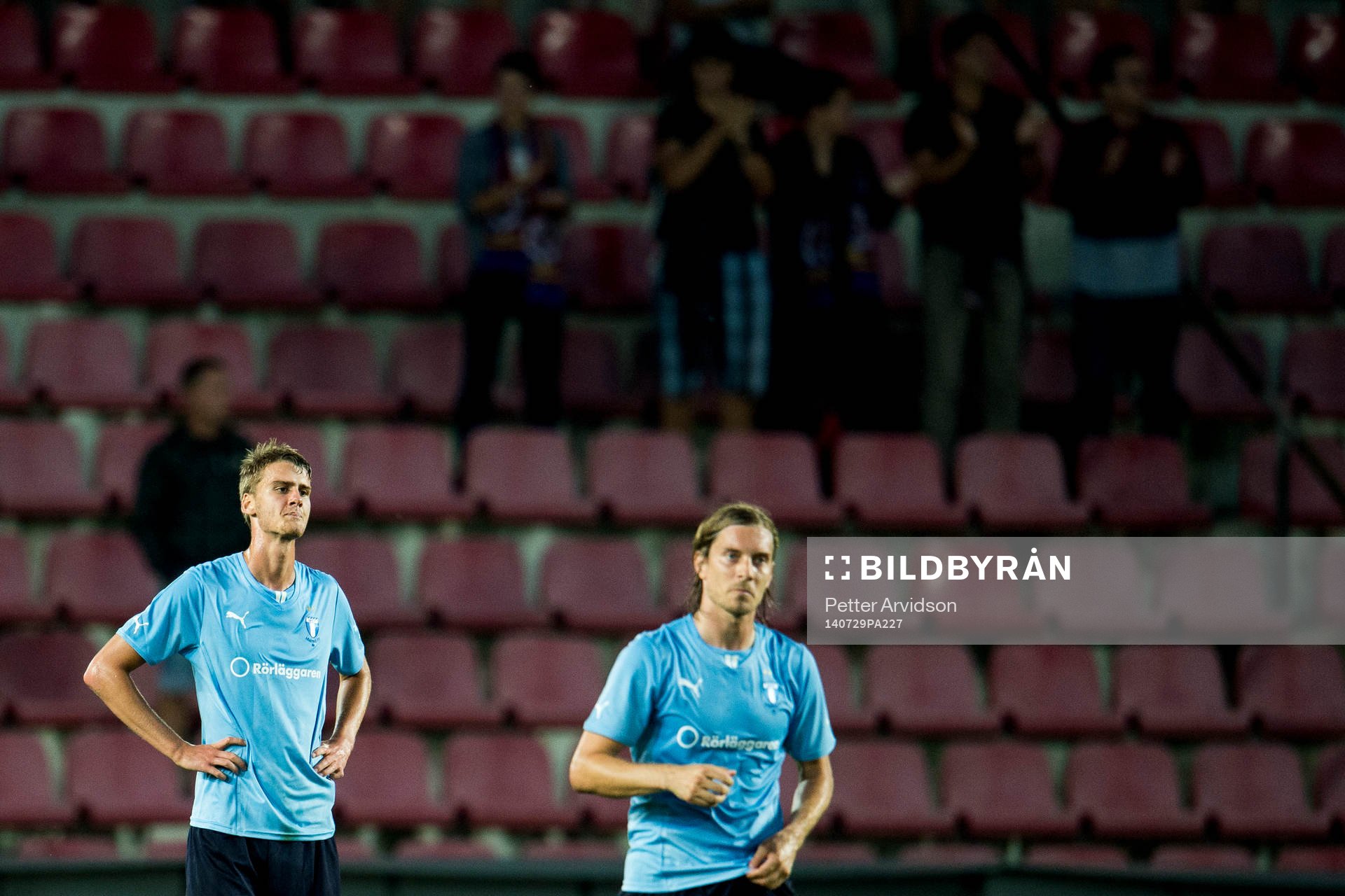 Malmö FFs Johan Hammar (tv) och Markus Halsti (th) deppar