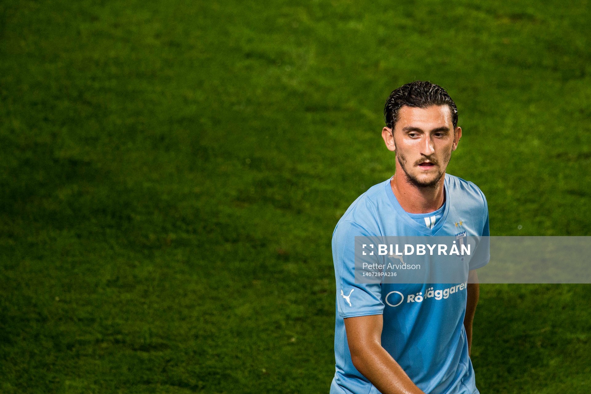 Malmö FFs Agon Mehmeti deppar