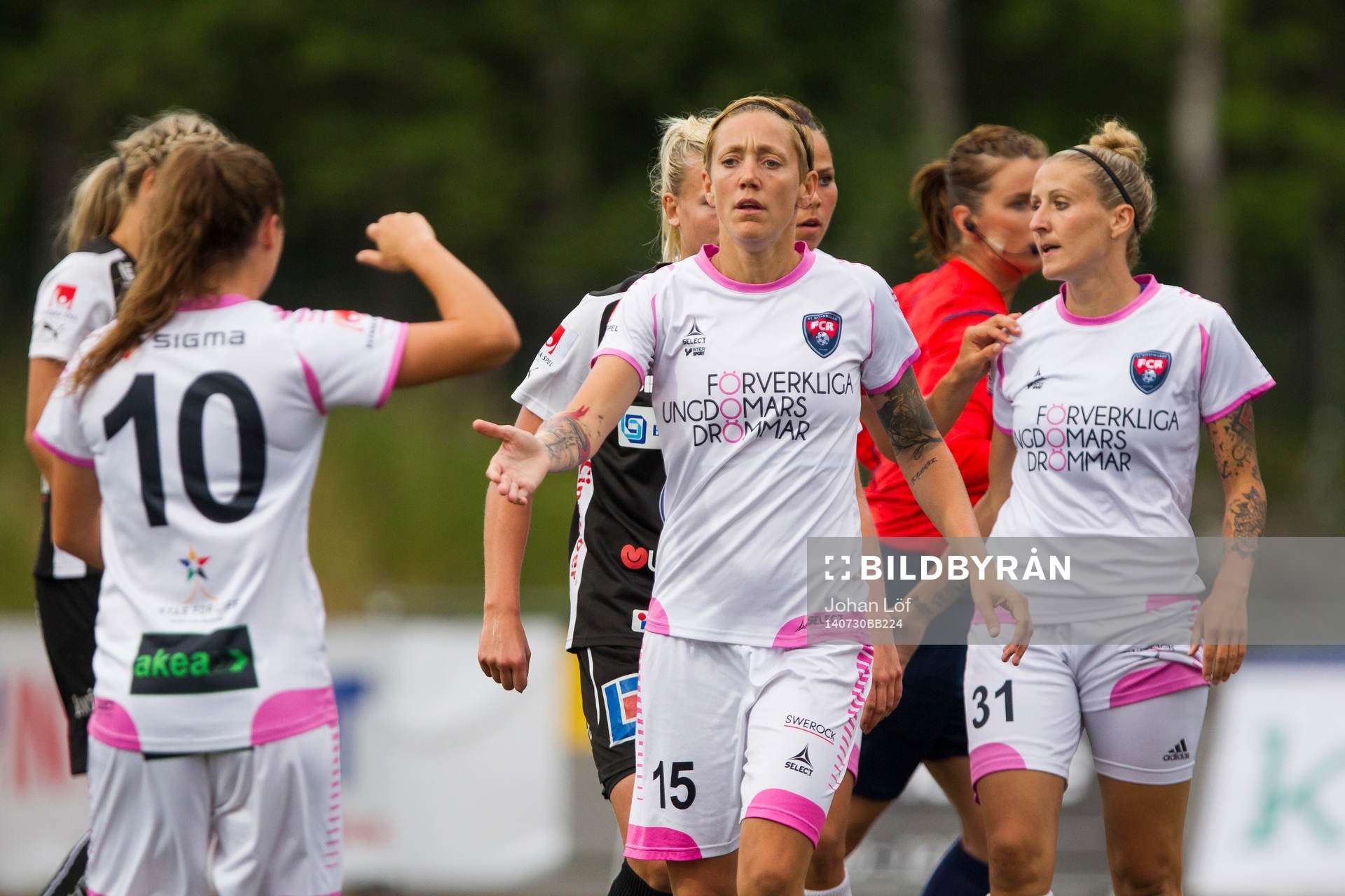 Rosengårds Therese Sjögran och Anja Mittag jublar med
