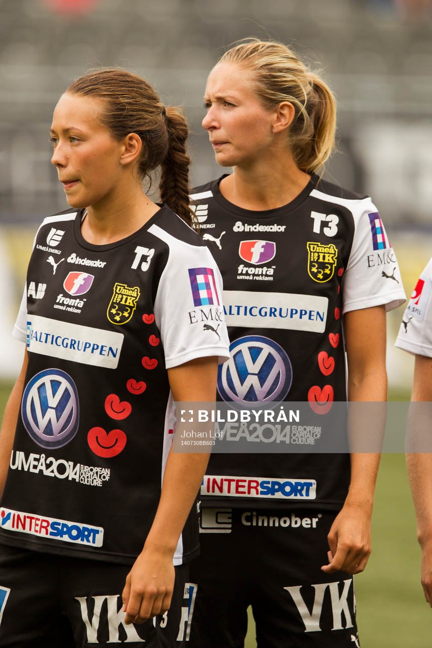 Umeås Elin Landström och Emmelie Konradsson under fotbollsmatchen i Damallsvenskan mellan Umeå och Rosengård den 30 Juli 2014 i Umeå.