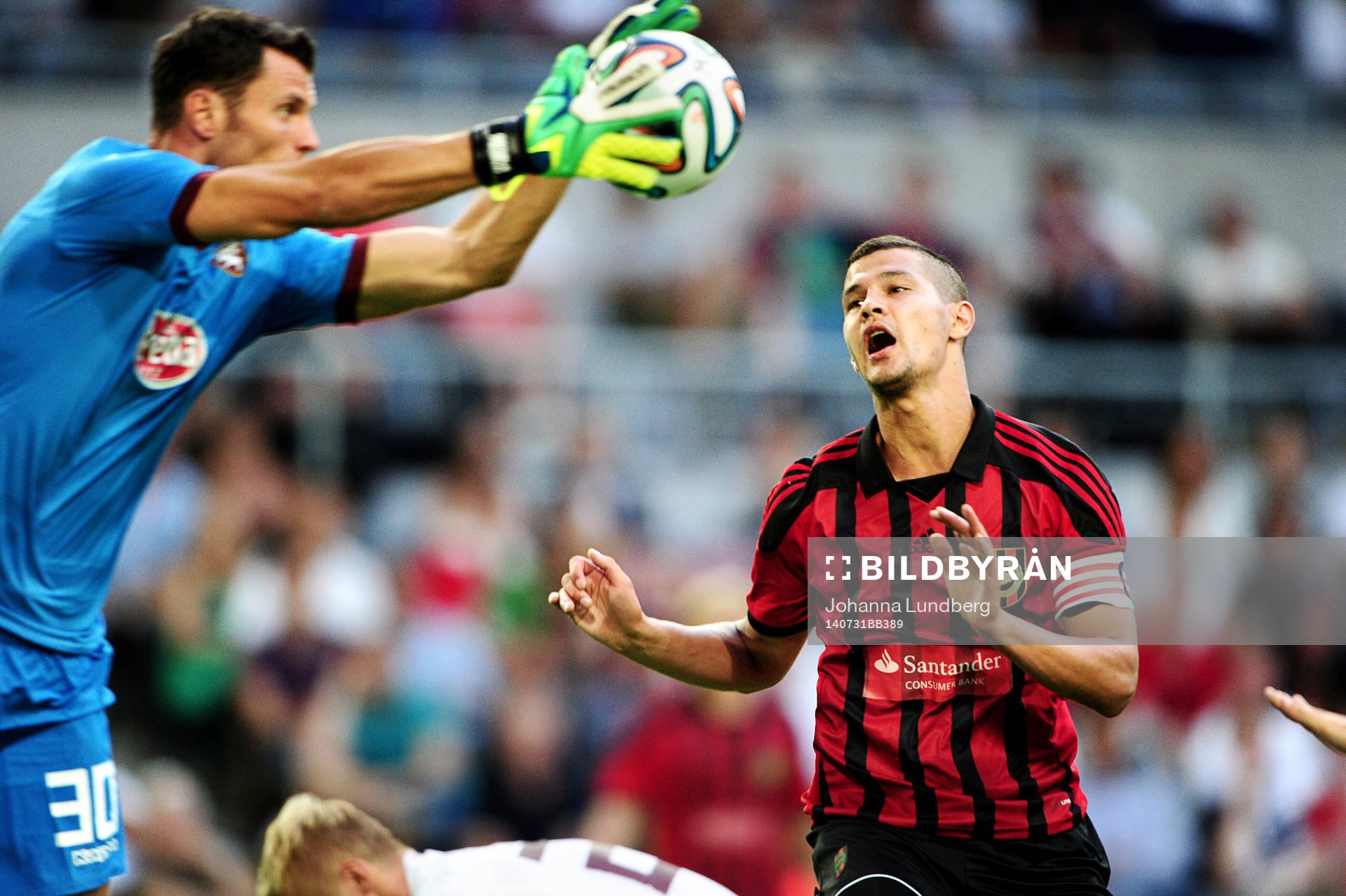 Brommapojkarnas Mauricio Albornoz ser hur Torinos Daniele