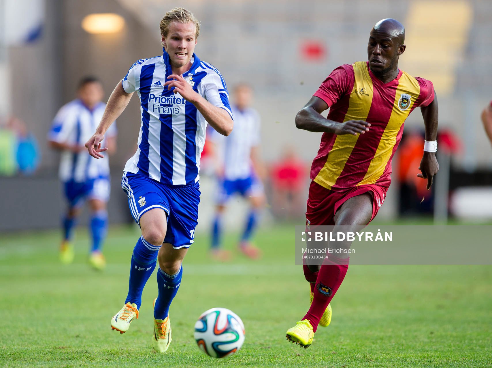 IFK Göteborgs Gustav Engvall i löpduell mot Rio Aves Gouano under fotbollsmatchen i kvalet till Europa League mellan IFK Göteborg - Rio Ave FC den 31 Juli 2014 i Göteborg.