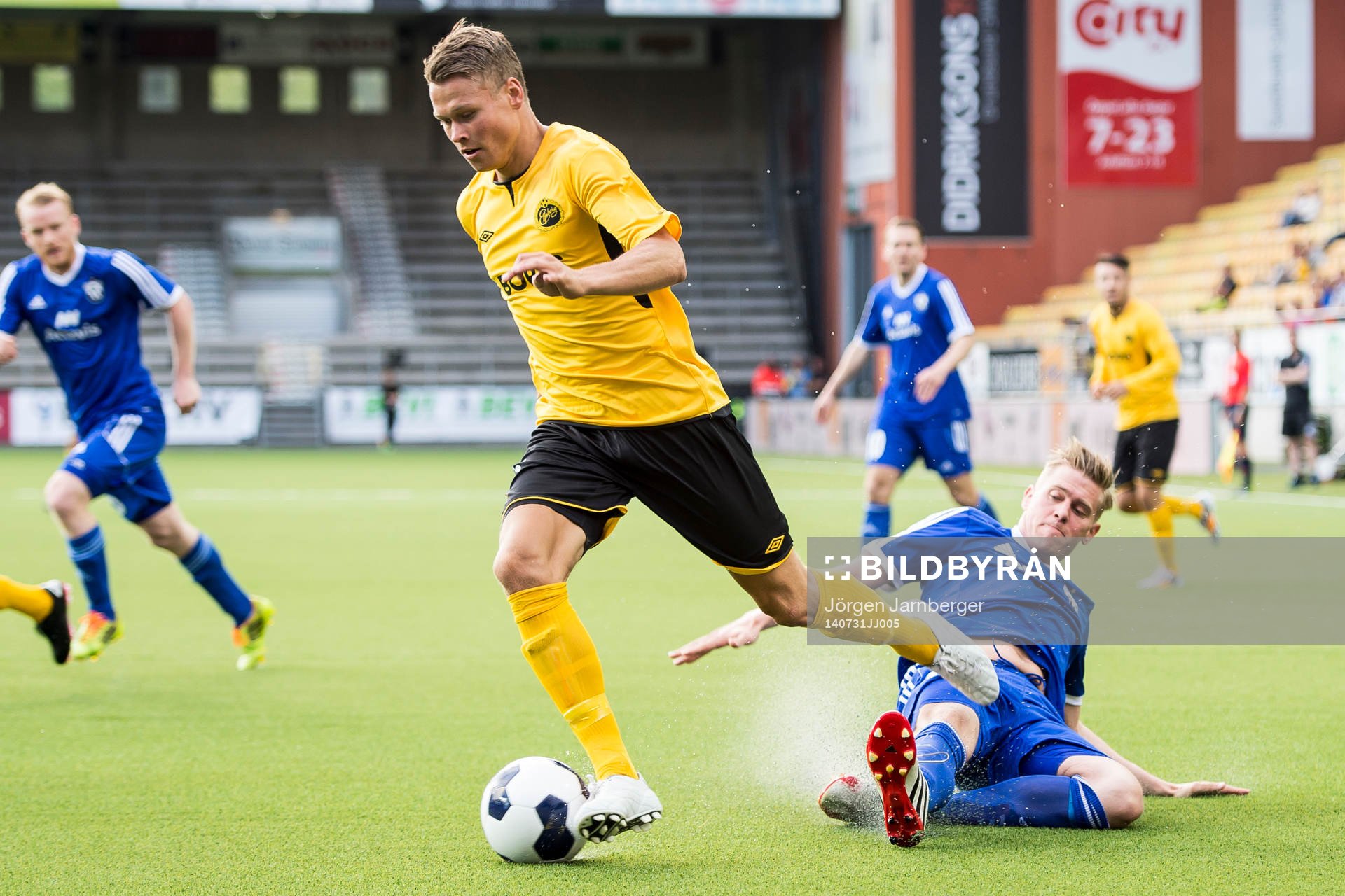 Elfsborgs Viktor Claesson och Hafnarfjördurs Jon Jonsson
