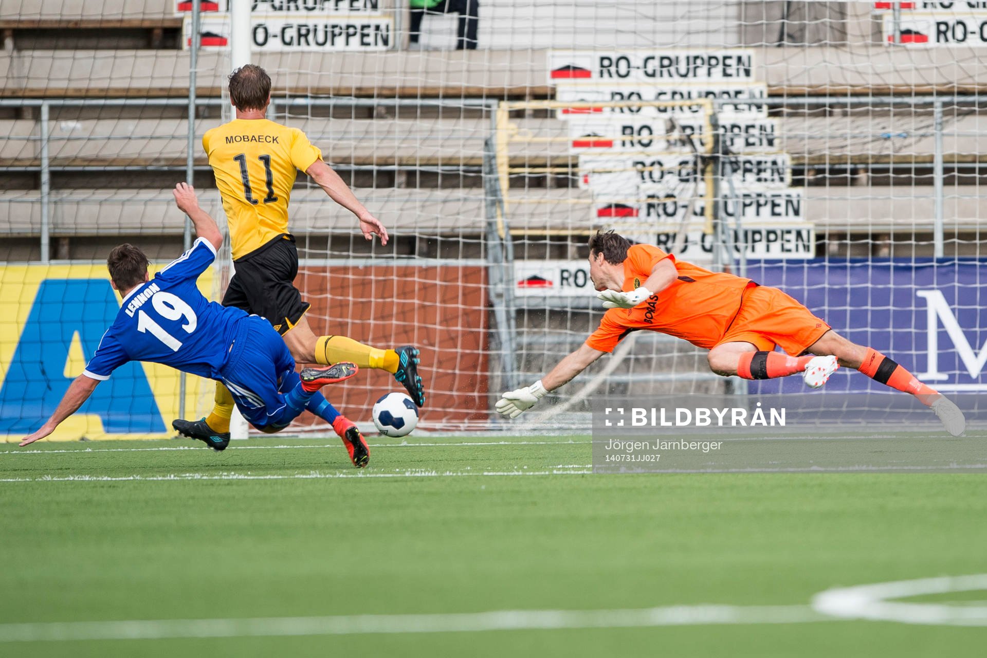 Hafnarfjördurs Steven Lennon kvitterar till 1-1