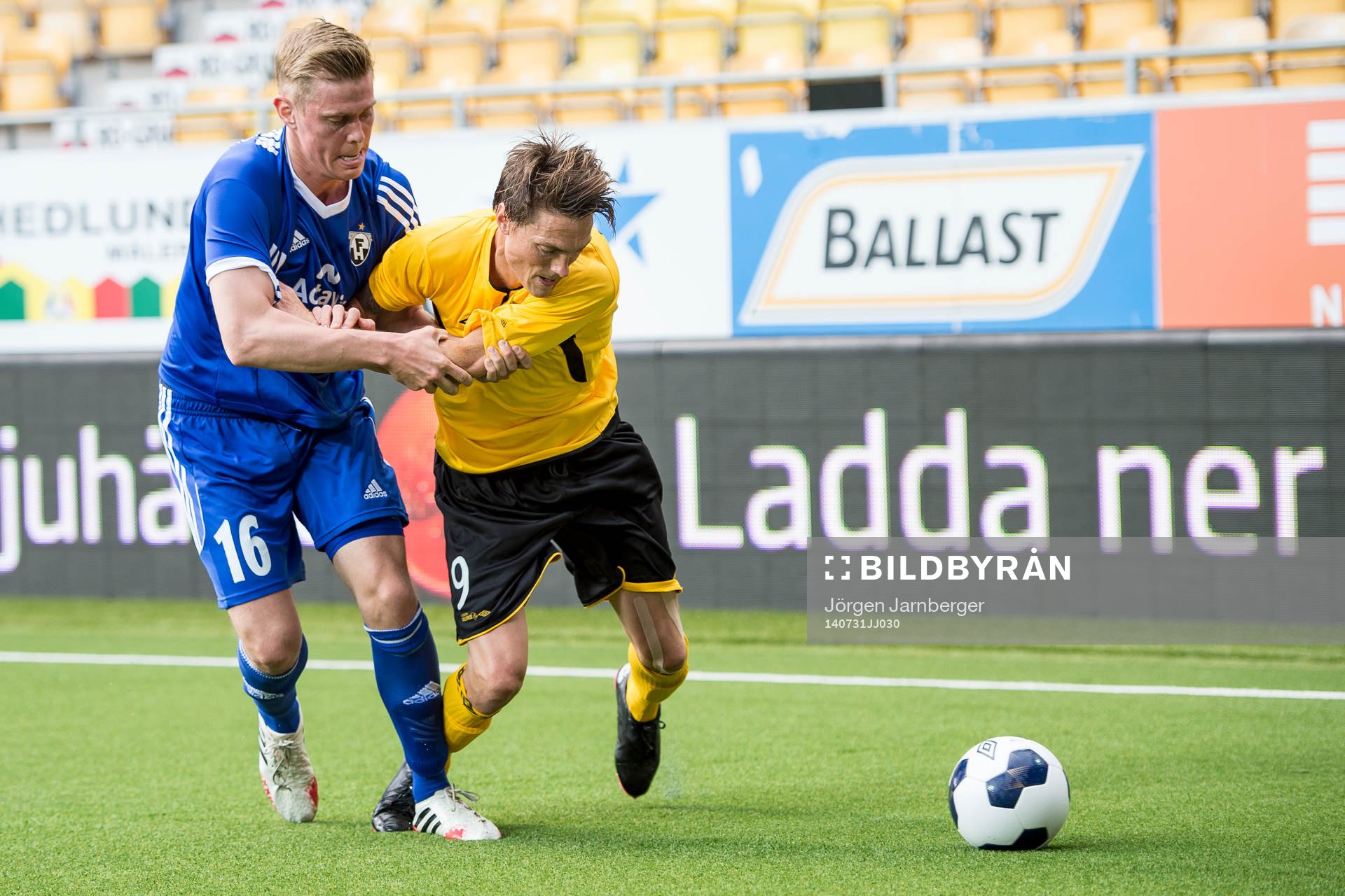 Elfsborgs Lasse Nilsson och Hafnarfjördurs Jon Jonsson