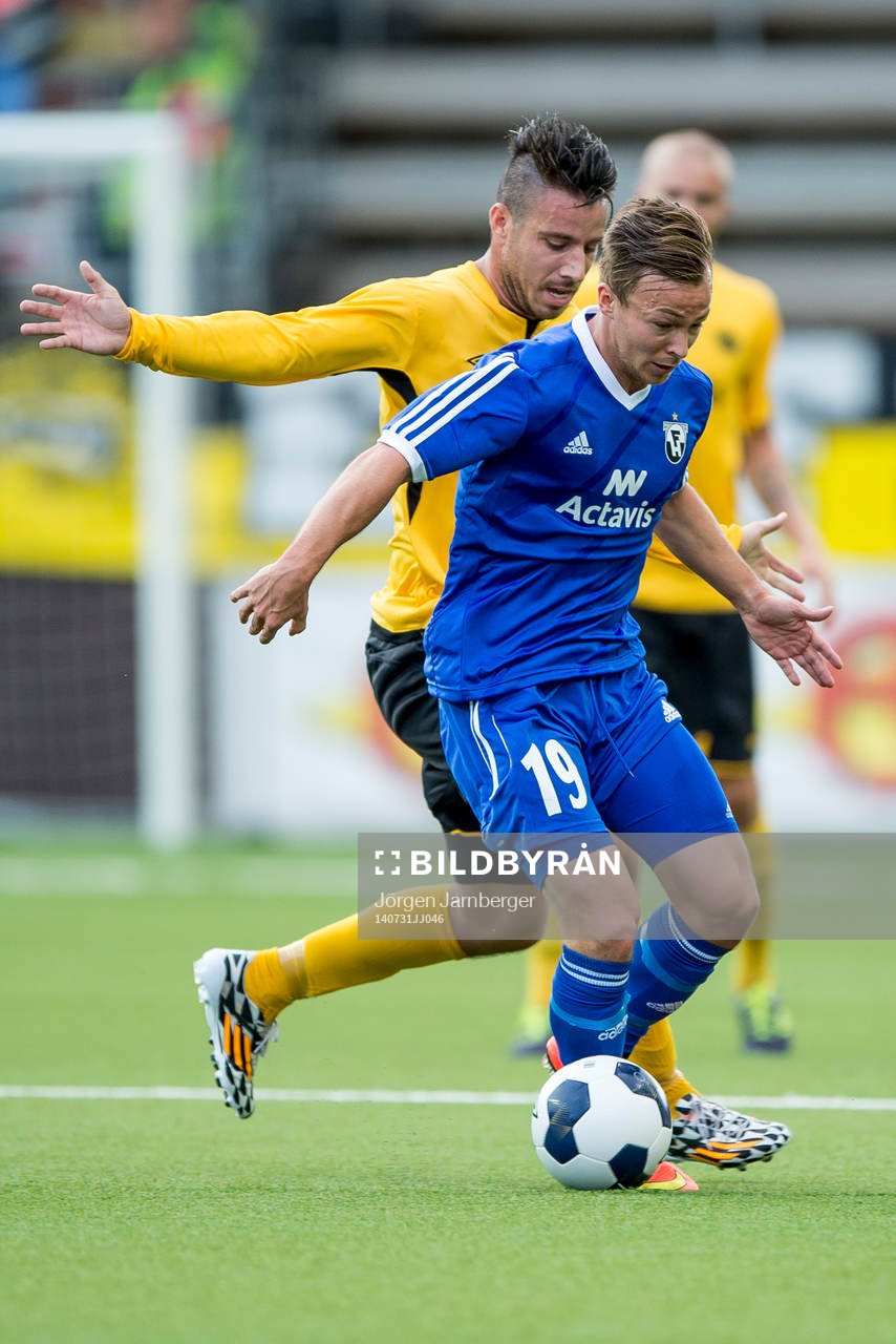 Kamp om bollen mellan Elfsborgs Mikkel Beckmann och