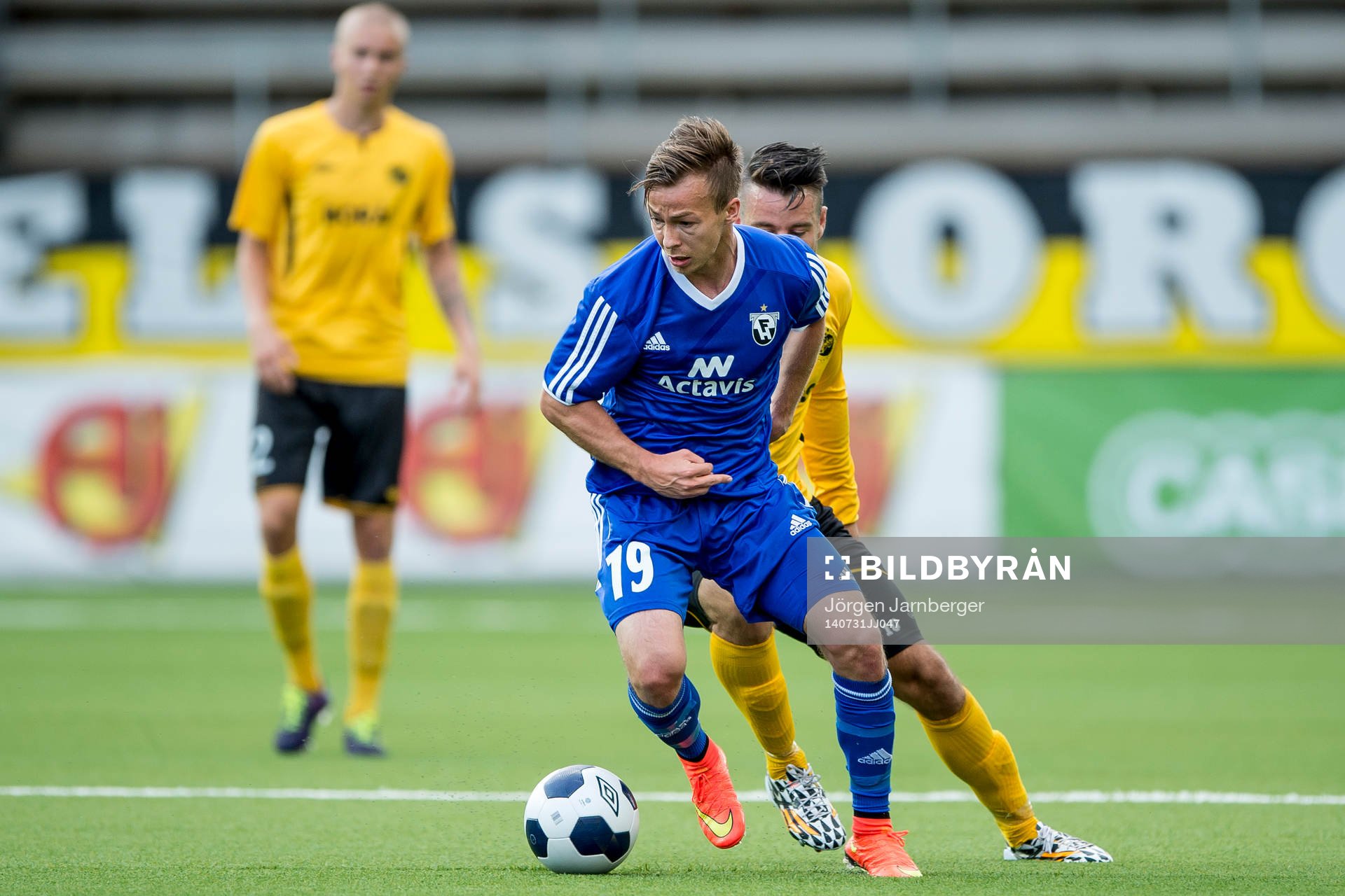 Kamp om bollen mellan Elfsborgs Mikkel Beckmann och