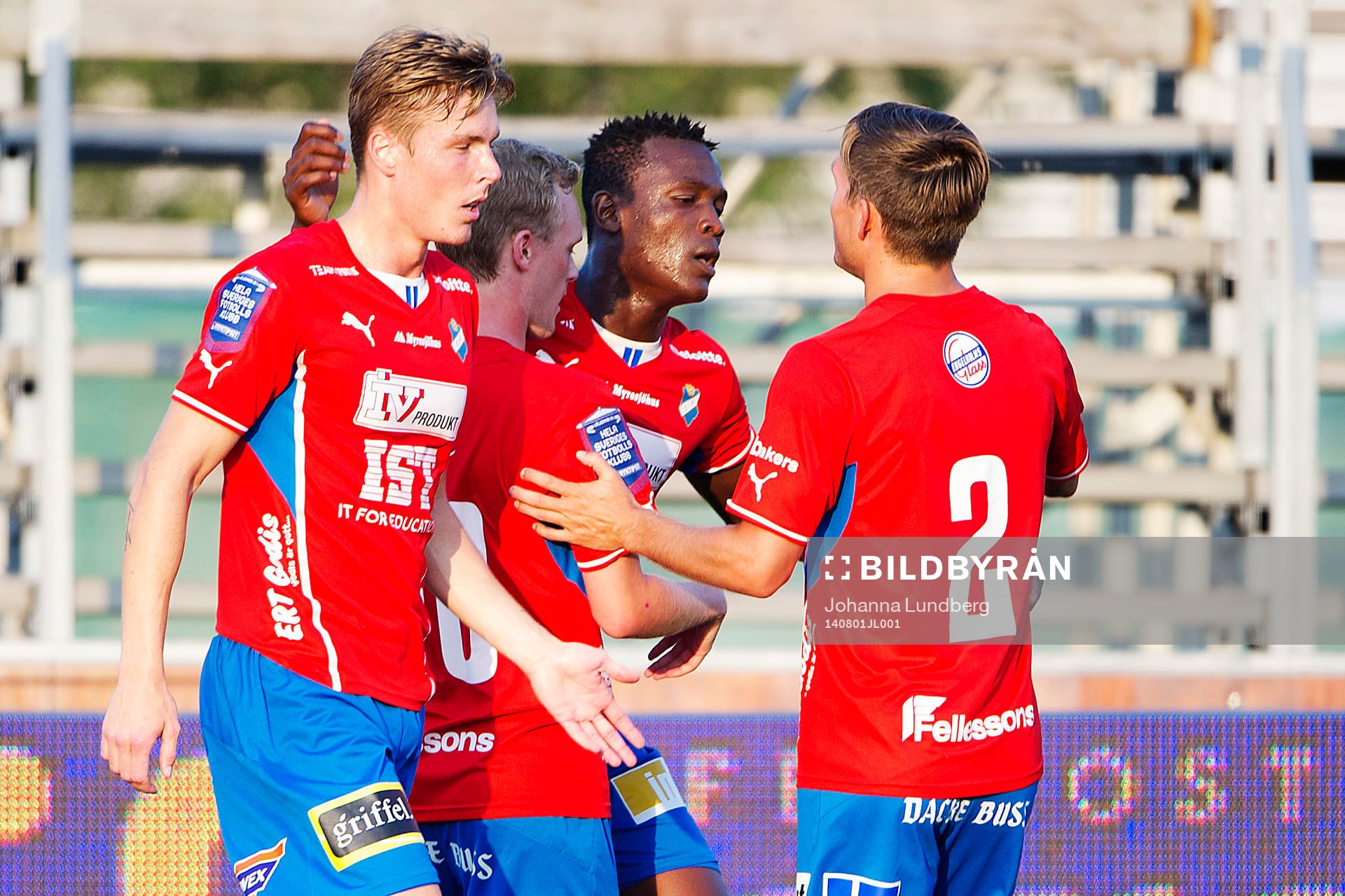 Östers spelare jublar