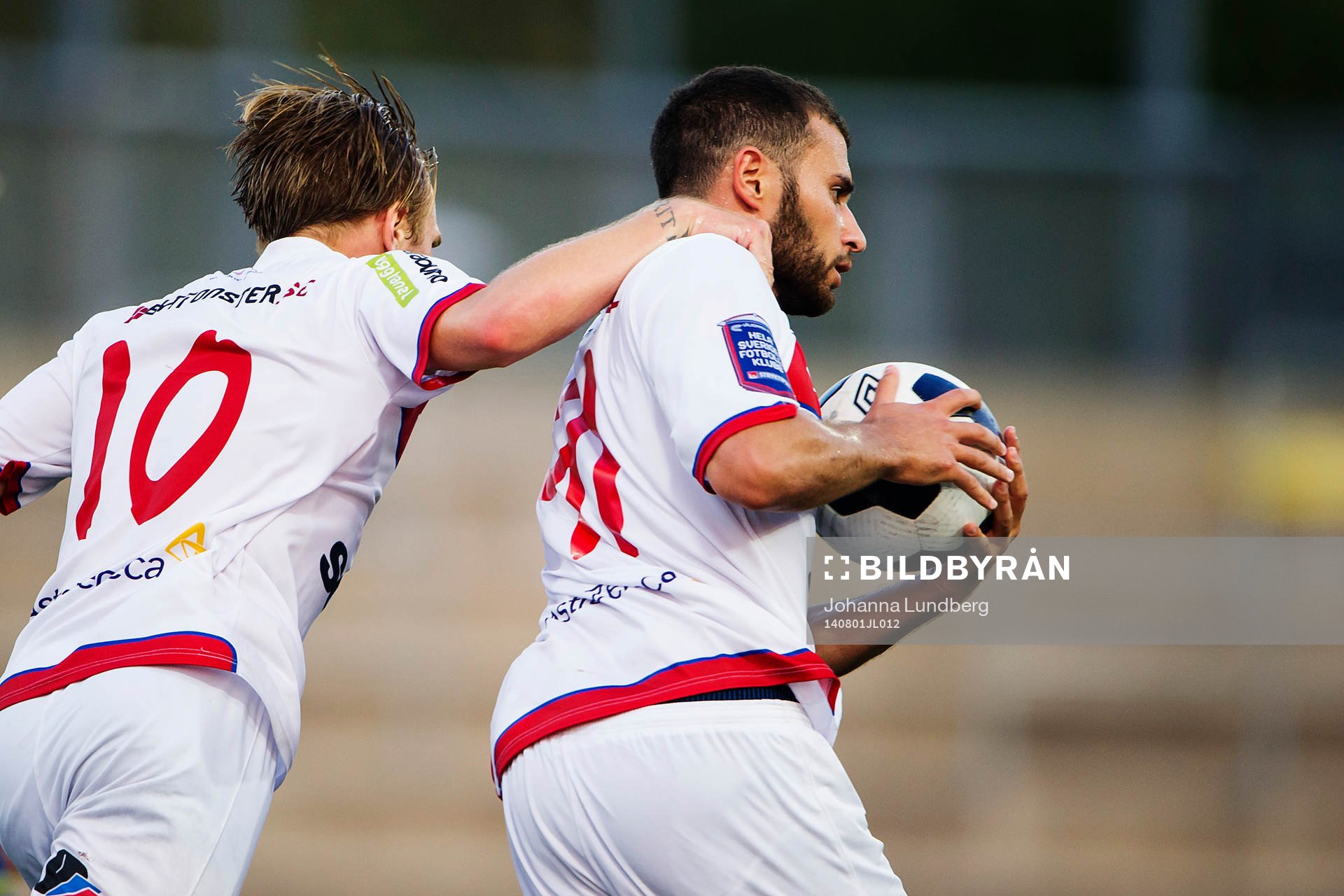 Assyriskas Mattias Genc (th) jublar