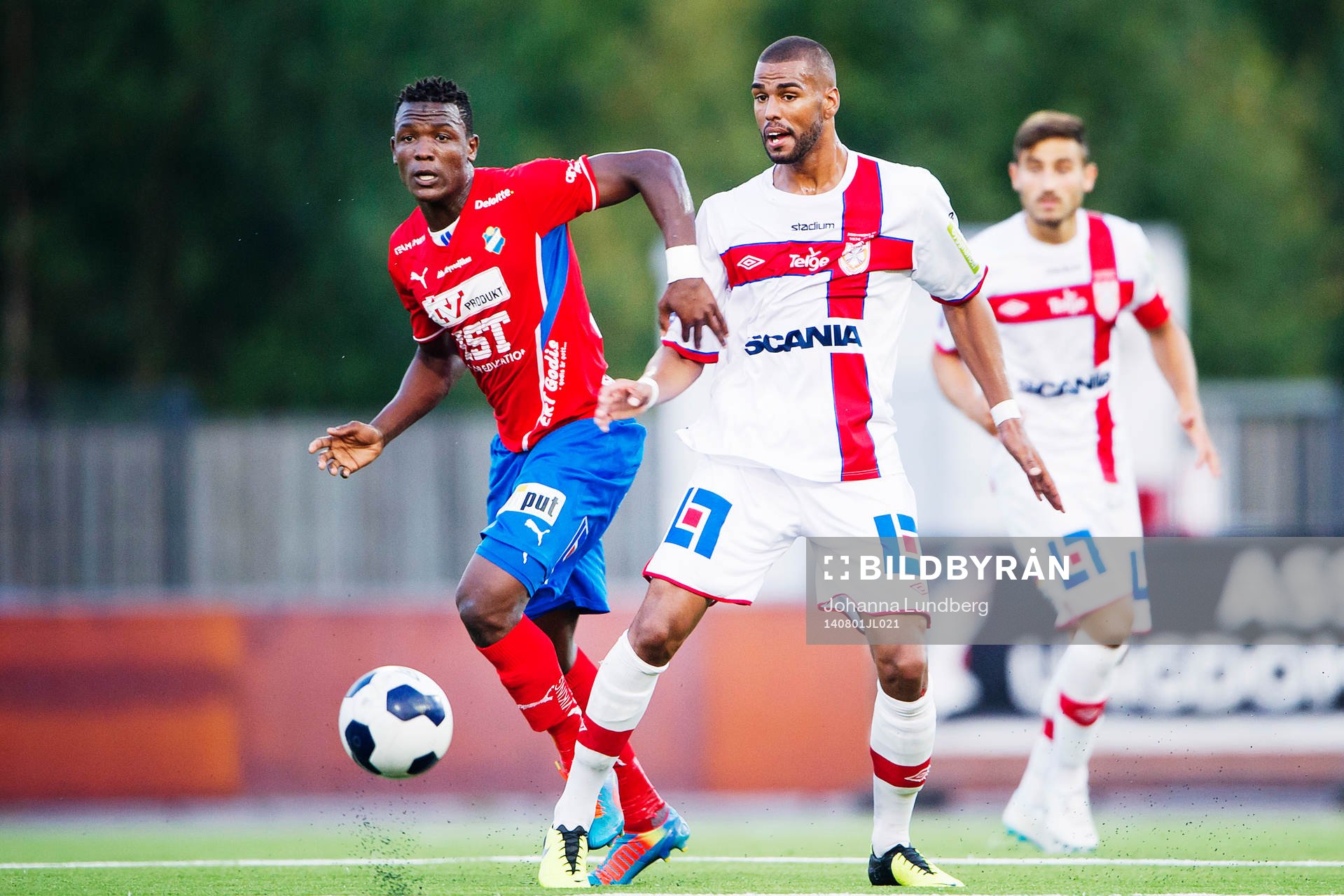 Östers Alhaji Gero och Assyriskas Kyle Konwea