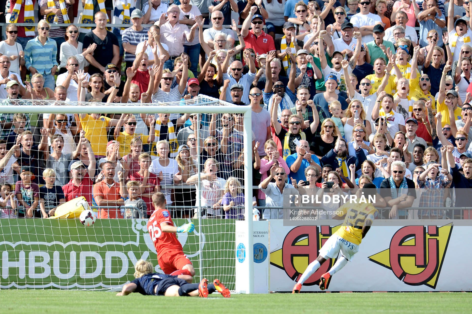 Falkenbergs suppotrar jublar