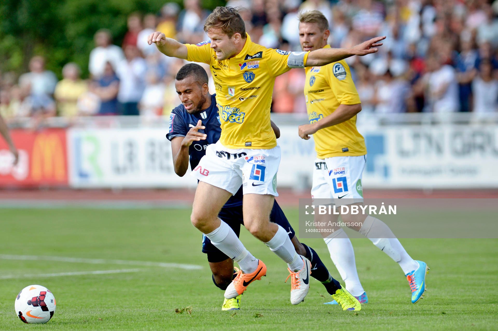 Malmö FFs Isaac Kiese Thelin jagar Falkenbergs David