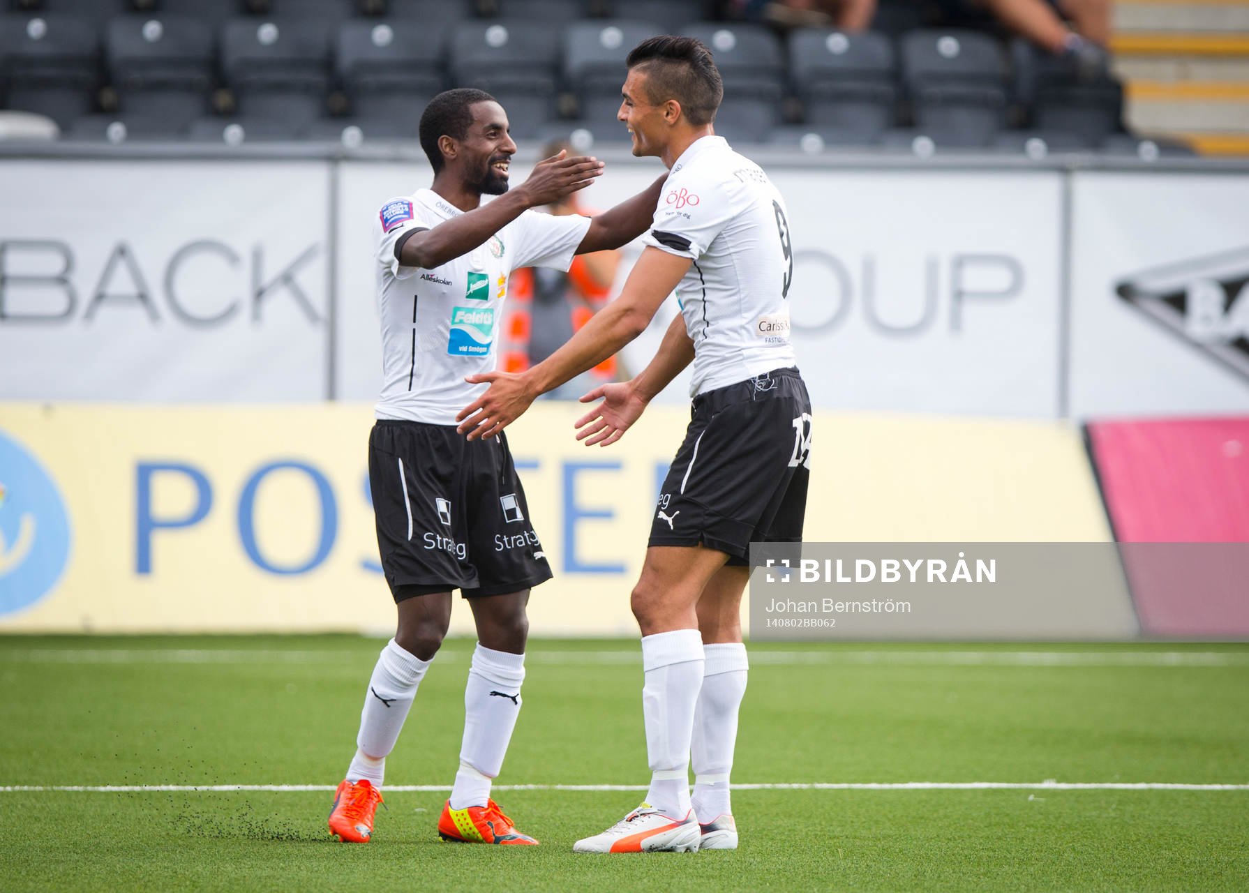 Halmstads Richard Magyar gör självmål och Örebros