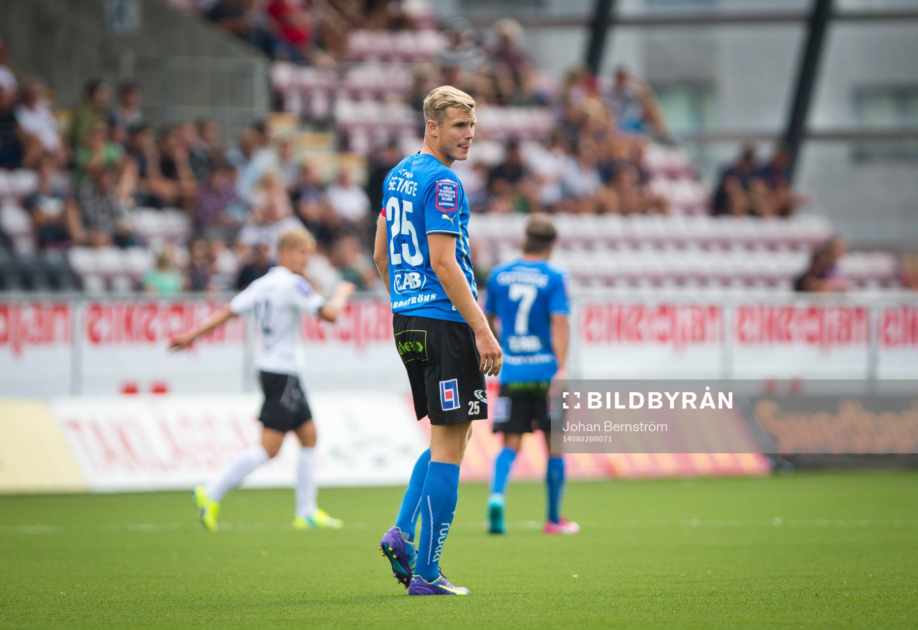 Halmstads Richard Magyar gör självmål deppar