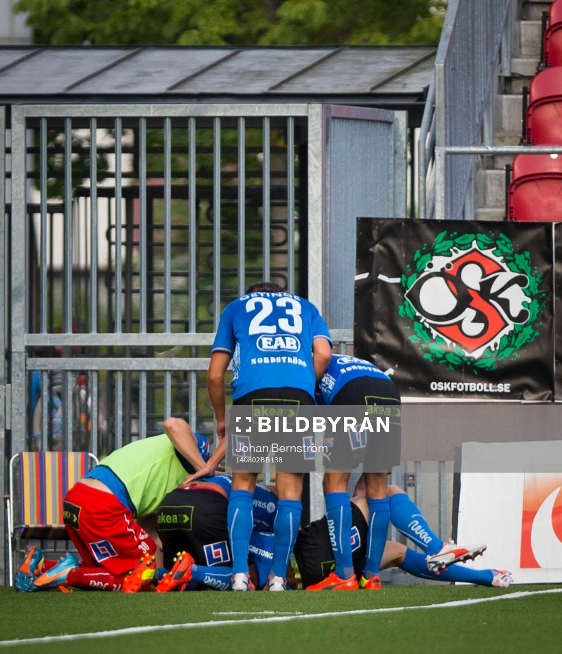 Halmstads Eric Smith gör 1-2 i slutet av matchen och jublar