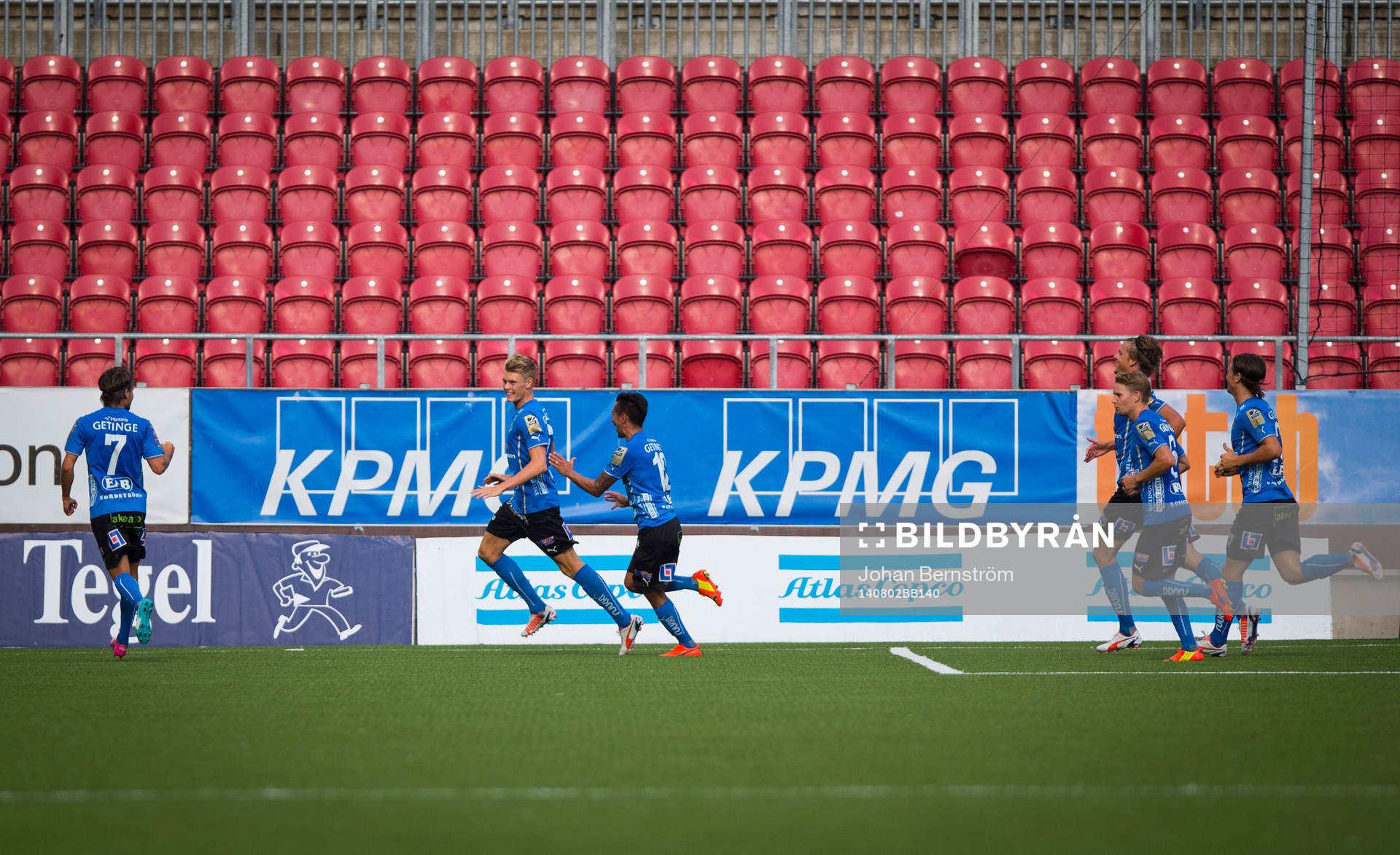 Halmstads Eric Smith gör 1-2 i slutet av matchen och jublar