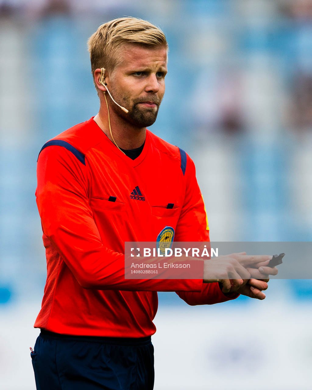 Domare Glenn Nyberg under fotbollsmatchen i Allsvenskan mellan Norrköping och Häcken den 2 augusti 2014 i Norrköping. 