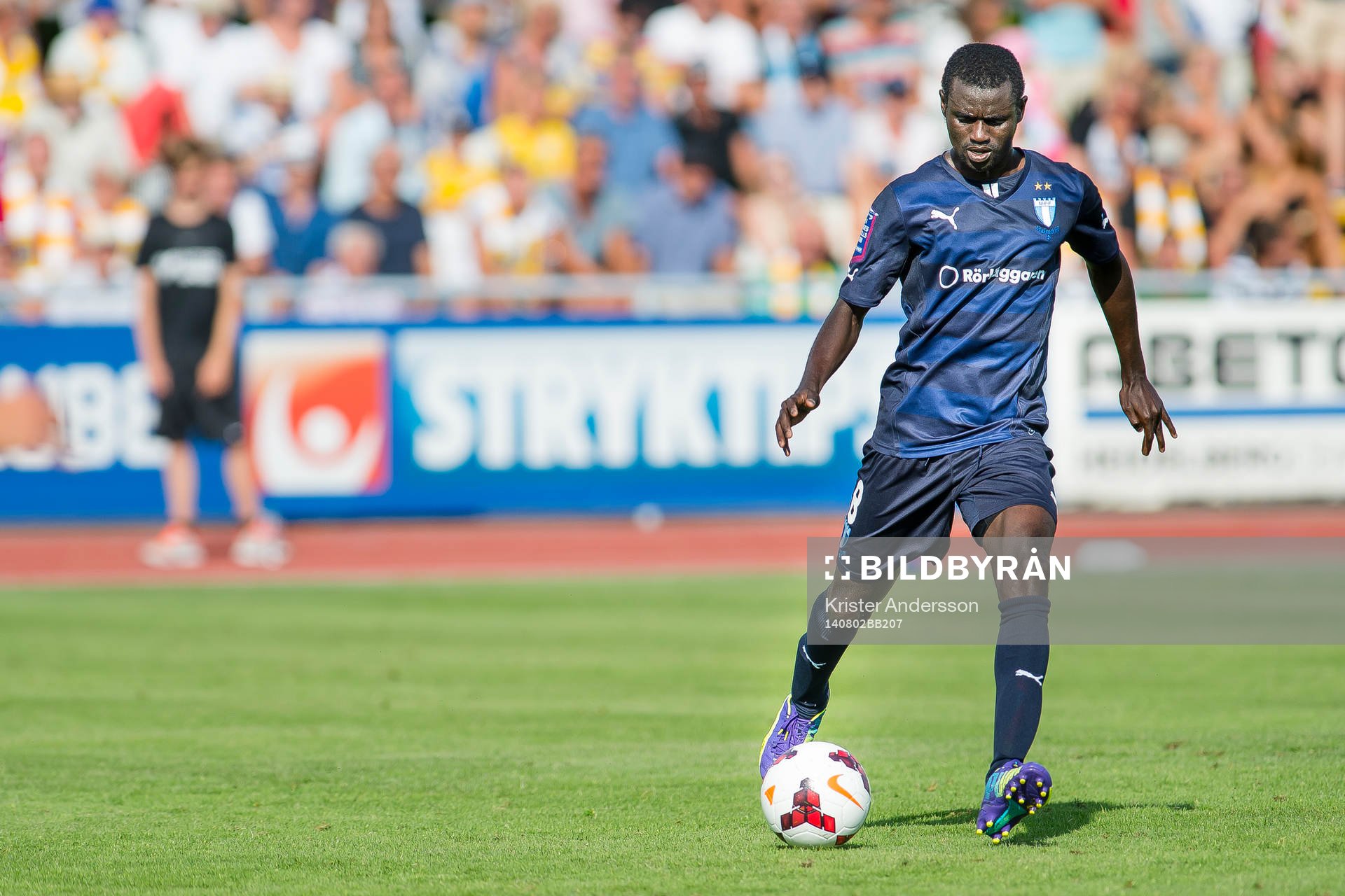 Malmö FFs Enock Kofi Adu under fotbollsmatchen i Allsvenskan mellan Falkenberg och Malmö den 2 augusti 2014 i Falkenberg.