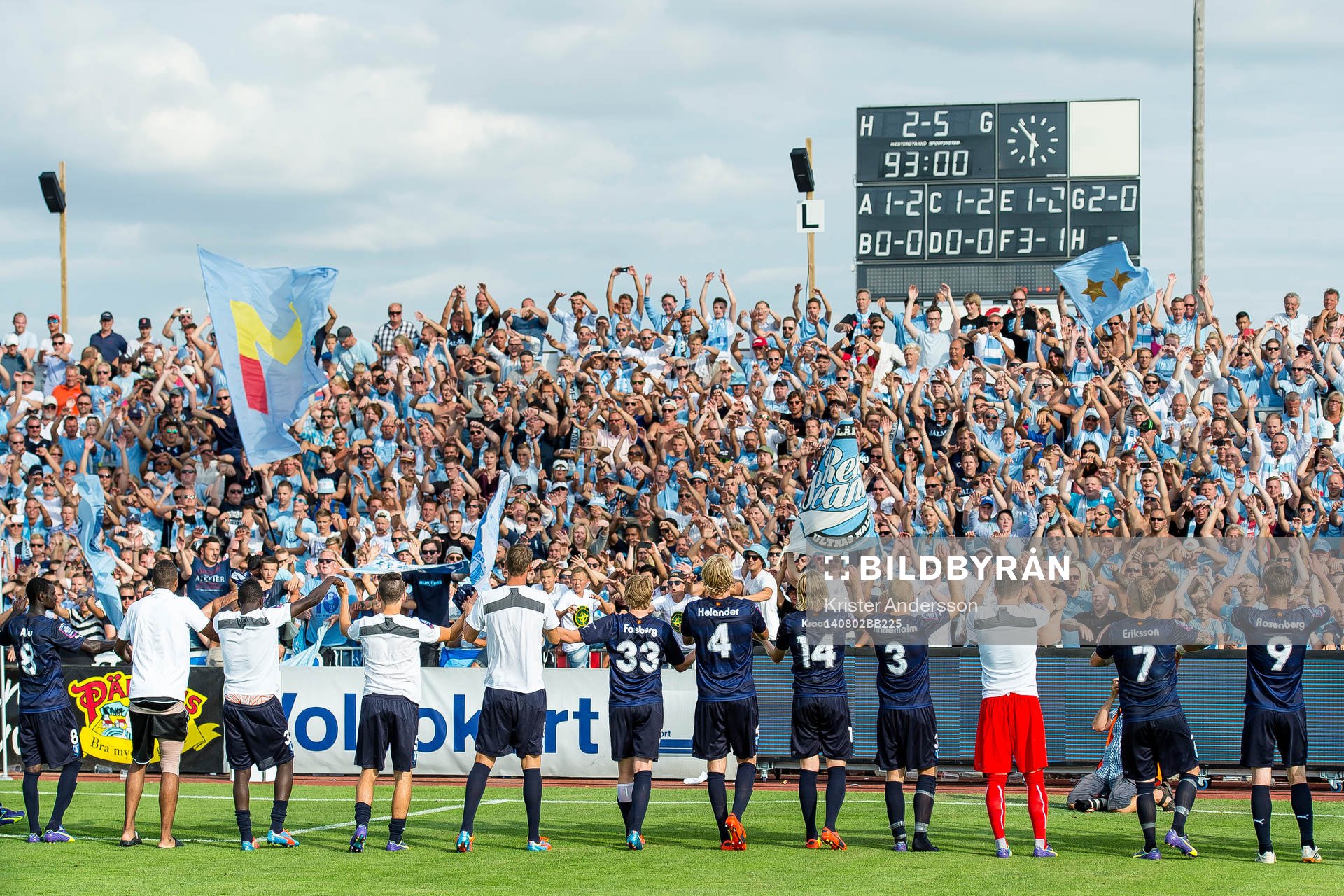 Malmö FFs supportrar hyller laget och sjunger