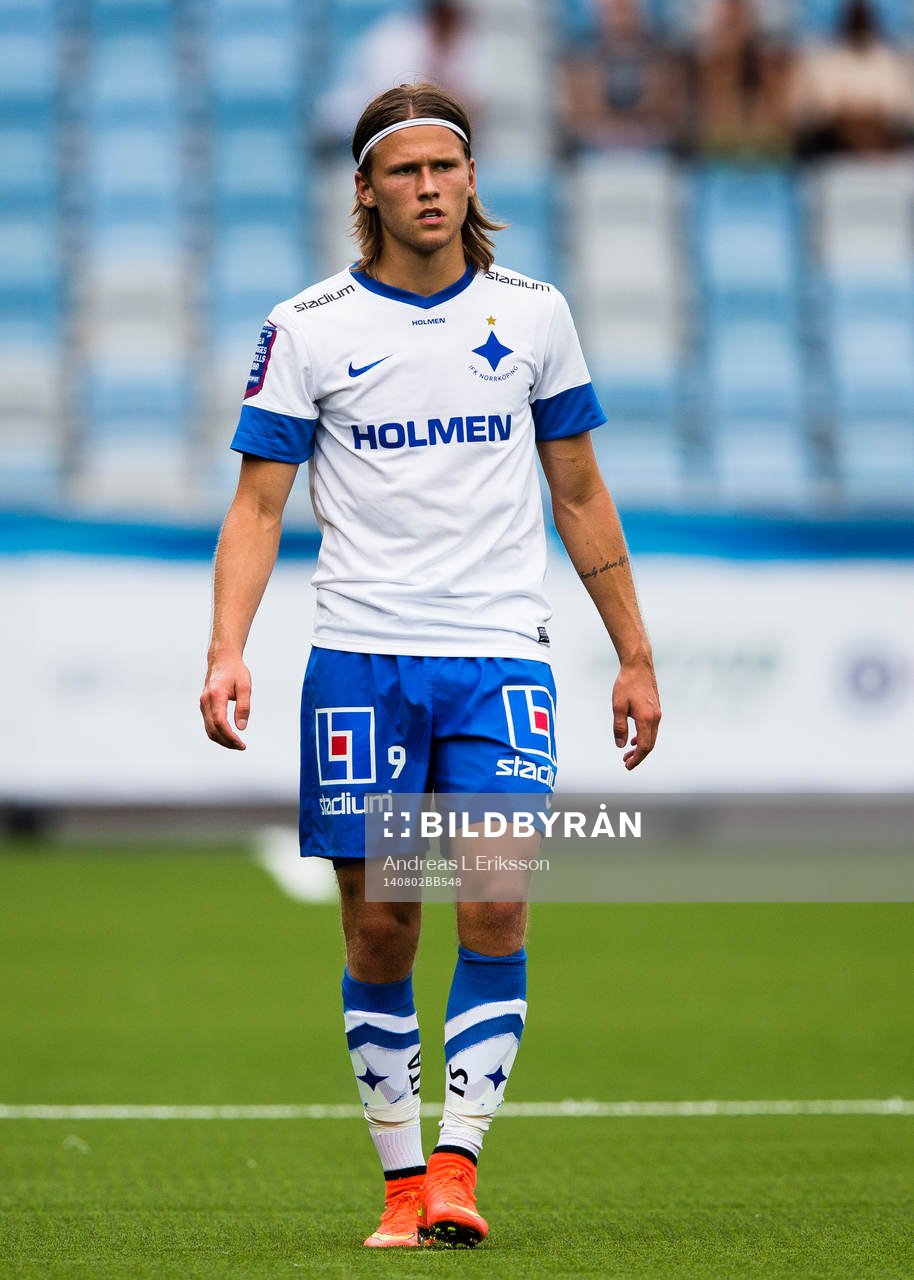 Norrköpings Arnor Ingvi Traustason under fotbollsmatchen i Allsvenskan mellan Norrköping och Häcken den 2 augusti 2014 i Norrköping. 