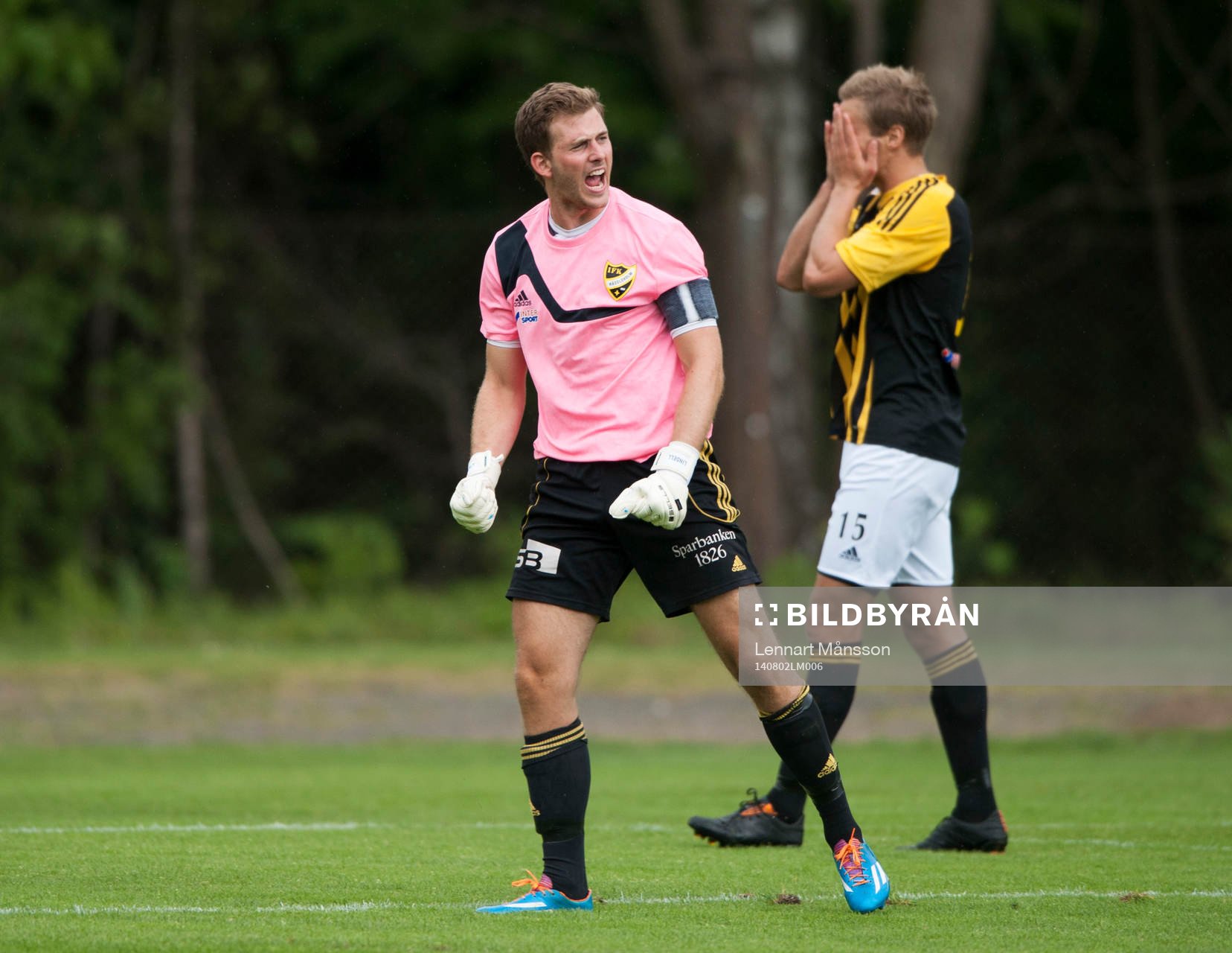 Bromölla har gjort 2-0 och Calle Lindell och Jesper