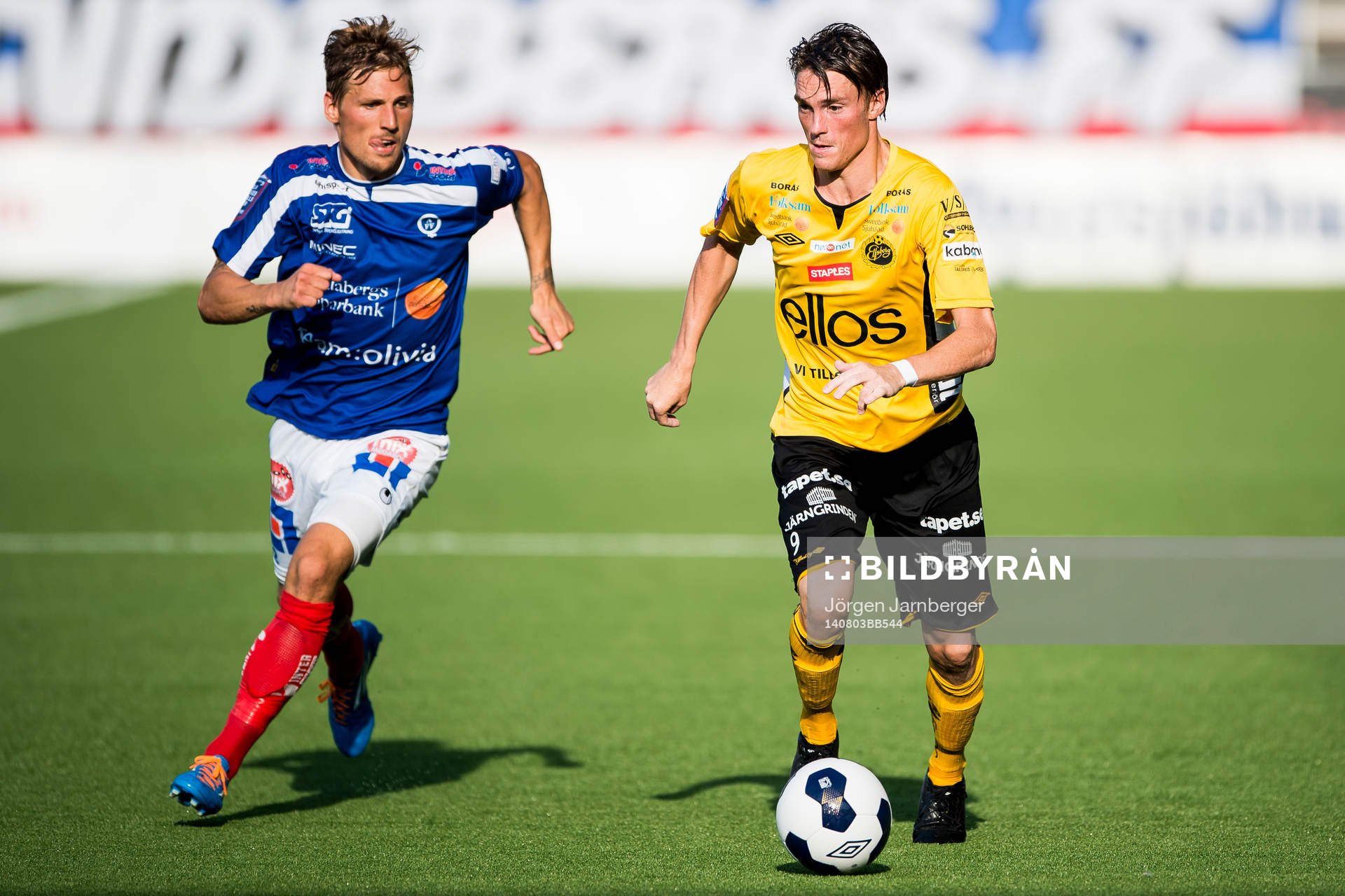 Elfsborgs Lasse Nilsson jagas av Åtvidabergs Allan