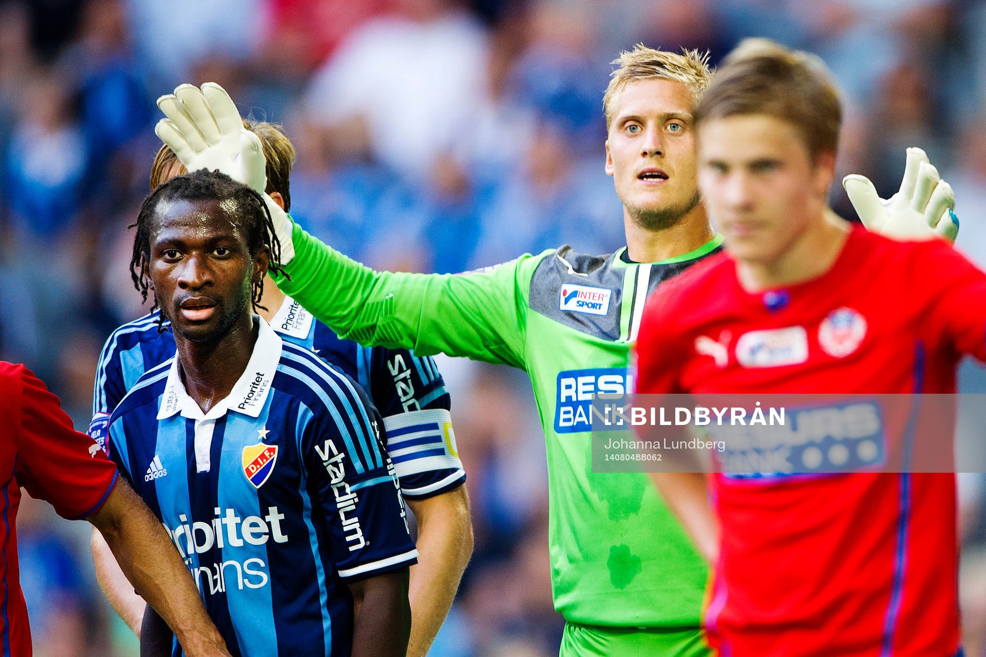 Djurgårdens Amadou Jawo framför Helsingborgs målvakt