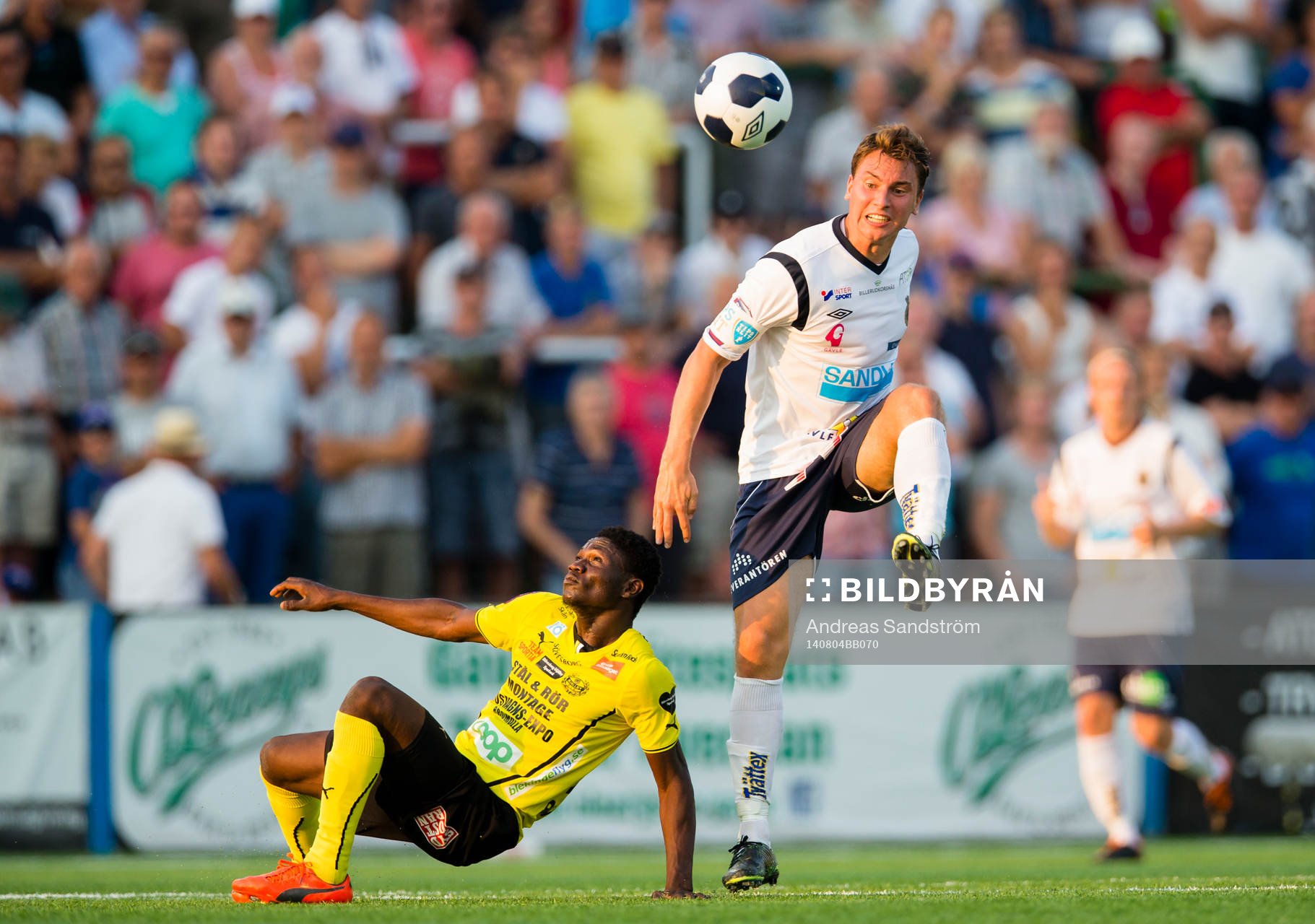 Gefles Marcus Hansson och Mjällbys Kwame Bonsu under fotbollsmatchen i Allsvenskan mellan Gefle och Mjällby den 4 Augusti 2014 i Gävle. 