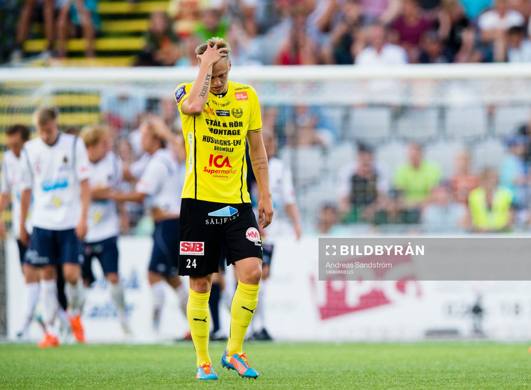 Mjällbys Mattias Håkansson ser deppig ut