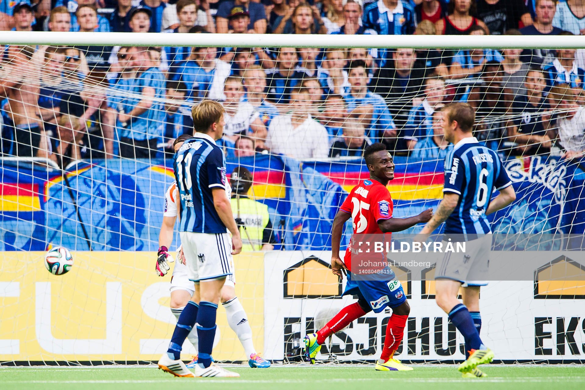 Helsingborgs David Accam jublar