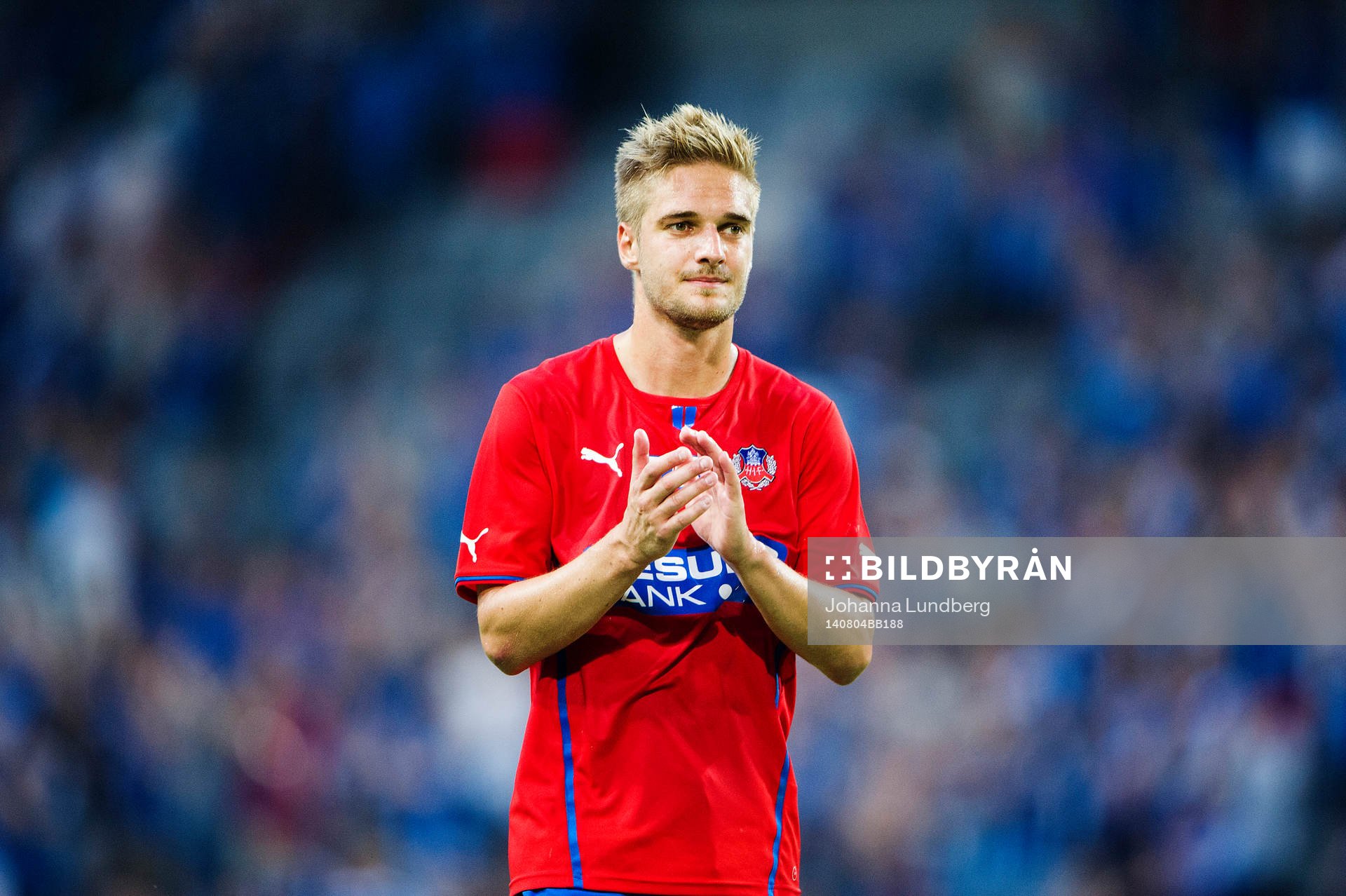 Helsingborgs Johan Mårtensson tackar publiken