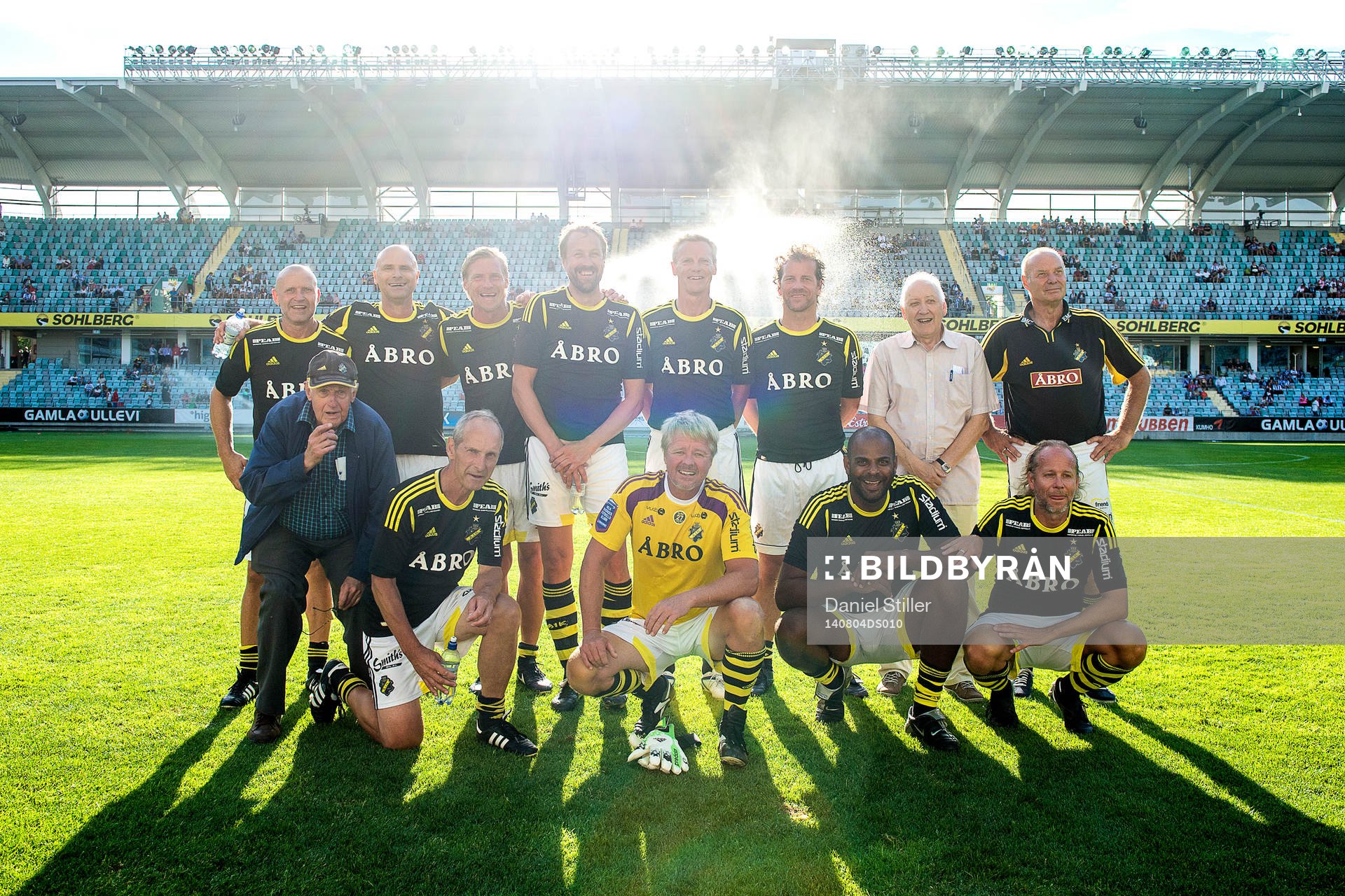 AIKs lag i veteranmatchen innan fotbollsmatchen i Allsvenskan mellan IFK Göteborg och AIK den 4 augusti 2014 i Göteborg.