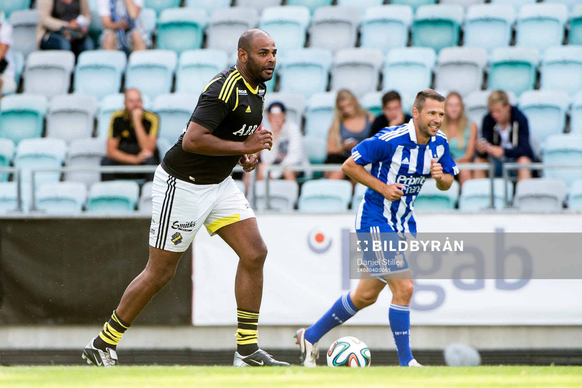 Pascal Simpson under legendarmatchen innan fotbollsmatchen i Allsvenskan mellan IFK Göteborg och AIK den 4 augusti 2014 i Göteborg.