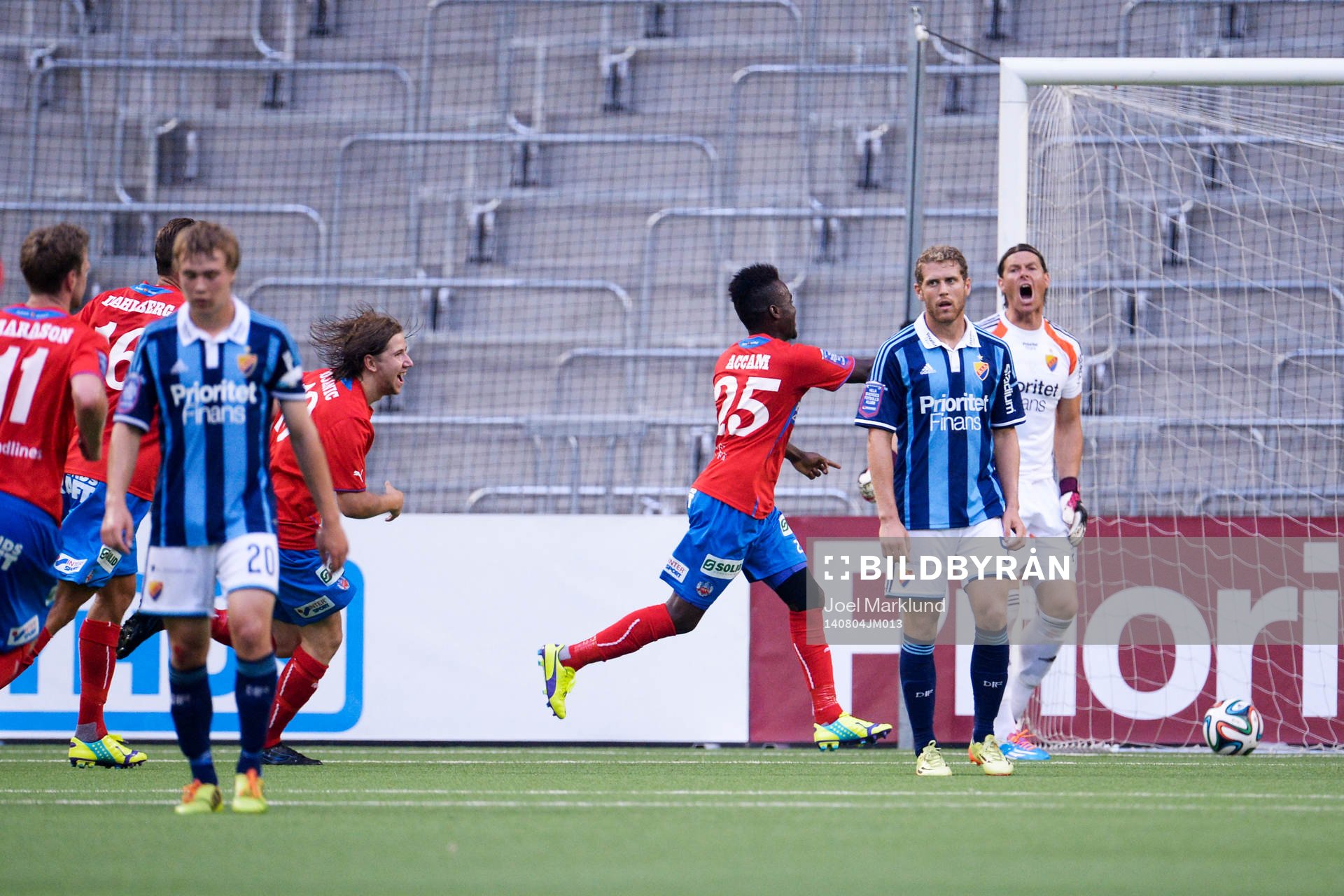 Helsingborgs David Accam jublar