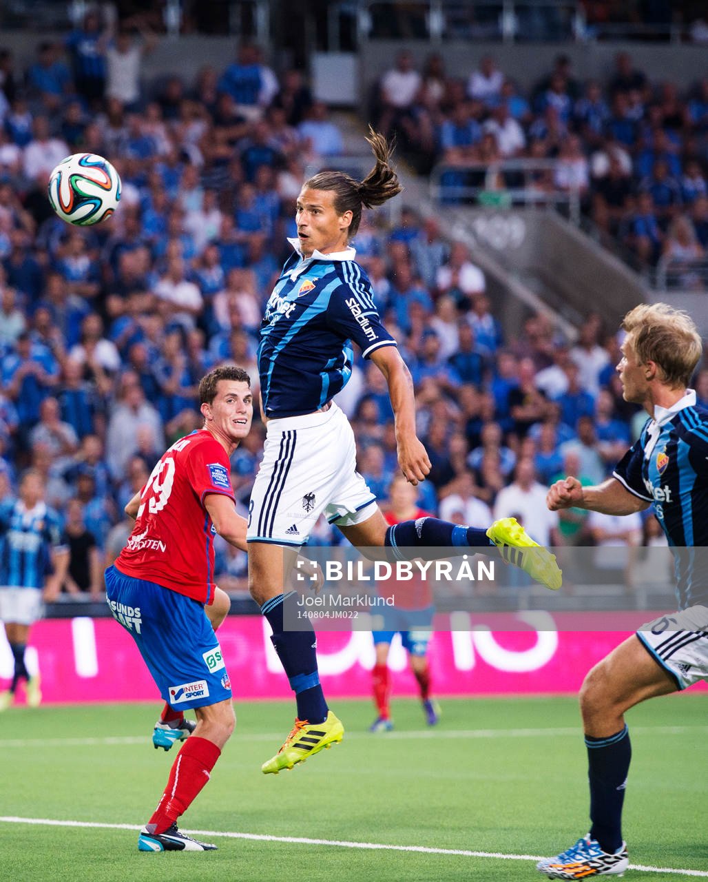 Helsingborgs Jesper Björkman ser Djurgårdens Aleksandar