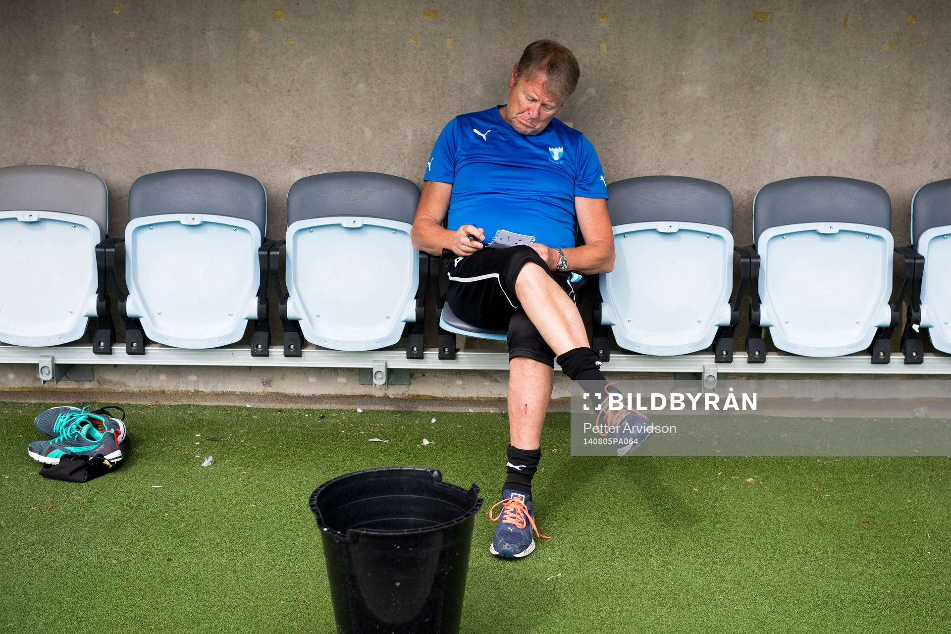 Malmö FFs tränare Åge Hareide ser bekymrad ut