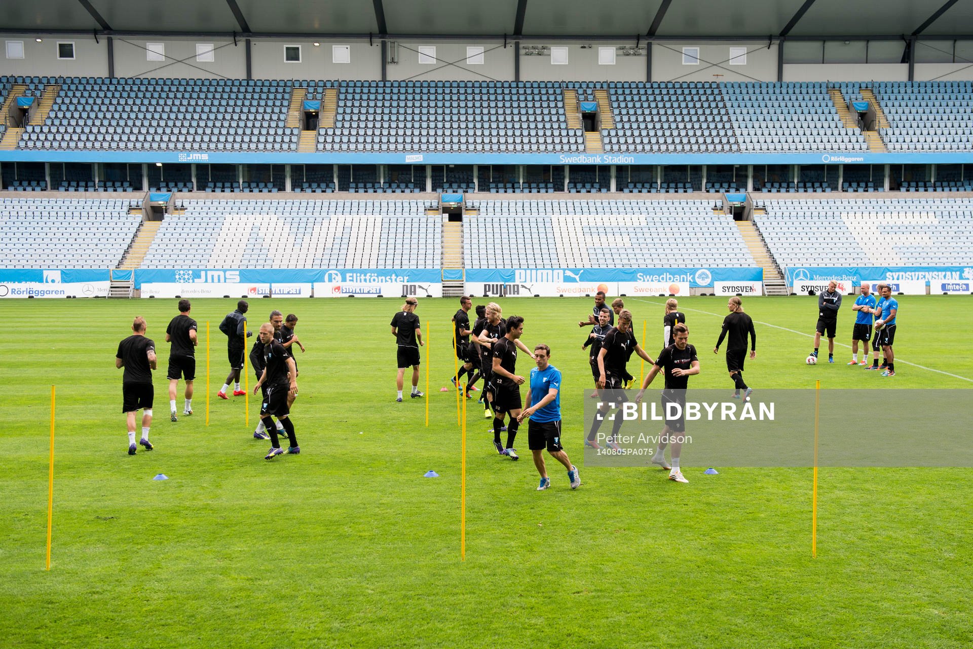 Malmö FFs spelare värmer upp