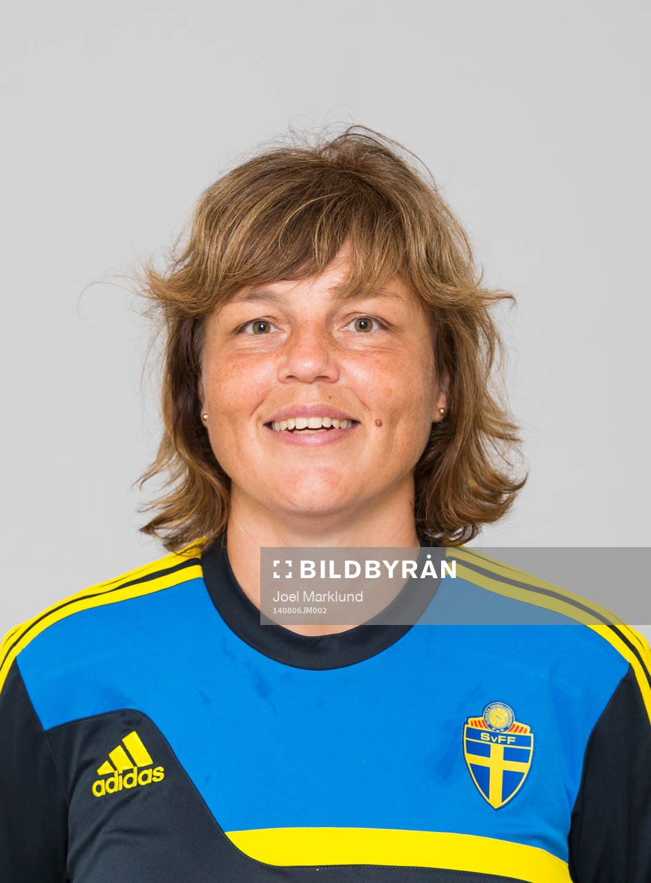 Marie Svensson, spelarutbildare för F15/99-landslaget i fotboll, poserar för ett porträtt den 6 augusti 2014 i Stockholm.