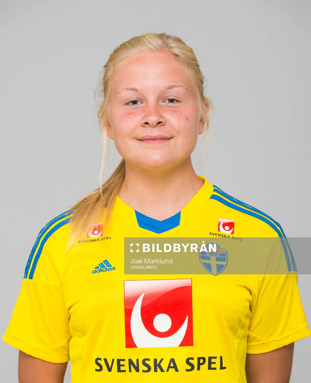 Matilda Ovenberger, spelare i F15/99-landslaget i fotboll, poserar för ett porträtt den 6 augusti 2014 i Stockholm.