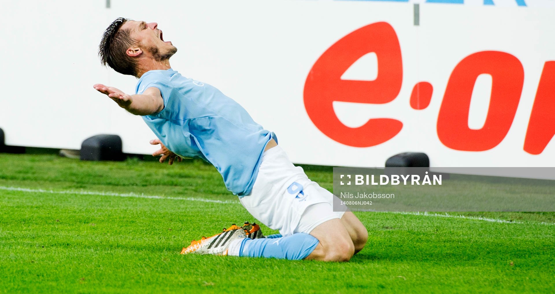 Malmö FFs Markus Rosenberg gör 2-0 på frispark och jublar