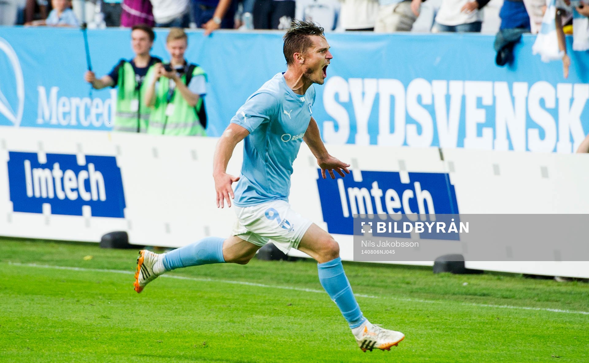 Malmö FFs Markus Rosenberg gör 2-0 på frispark och jublar