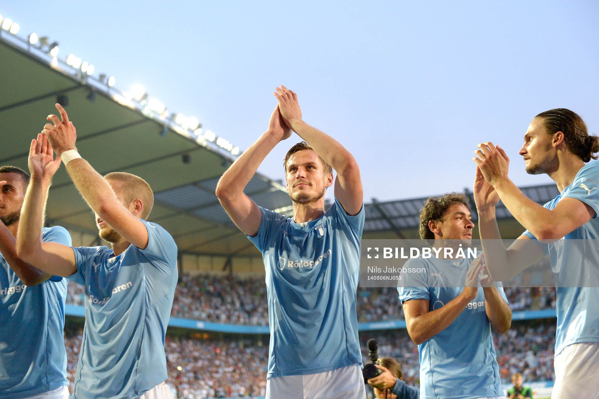 Malmö FFs spelare jublar med klacken