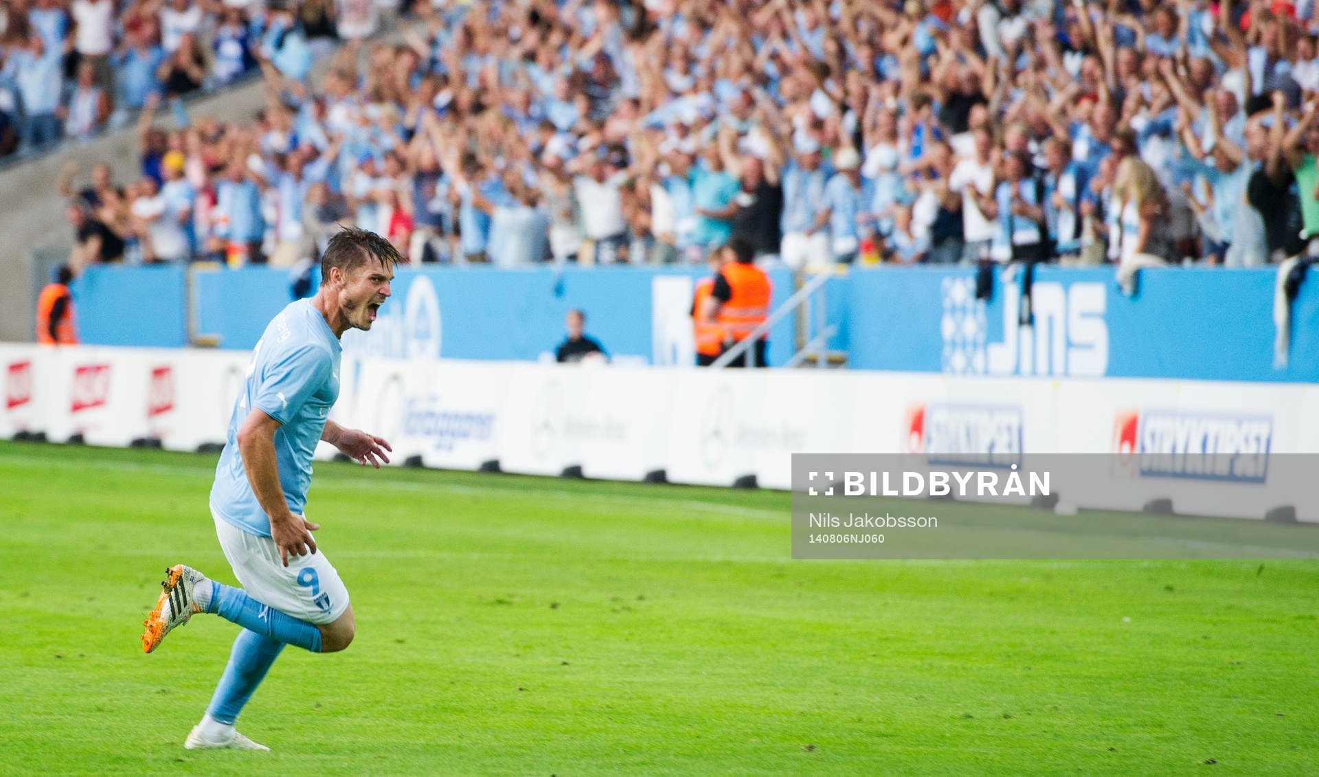 Malmö FFs Markus Rosenberg gör 2-0 på frispark och jublar