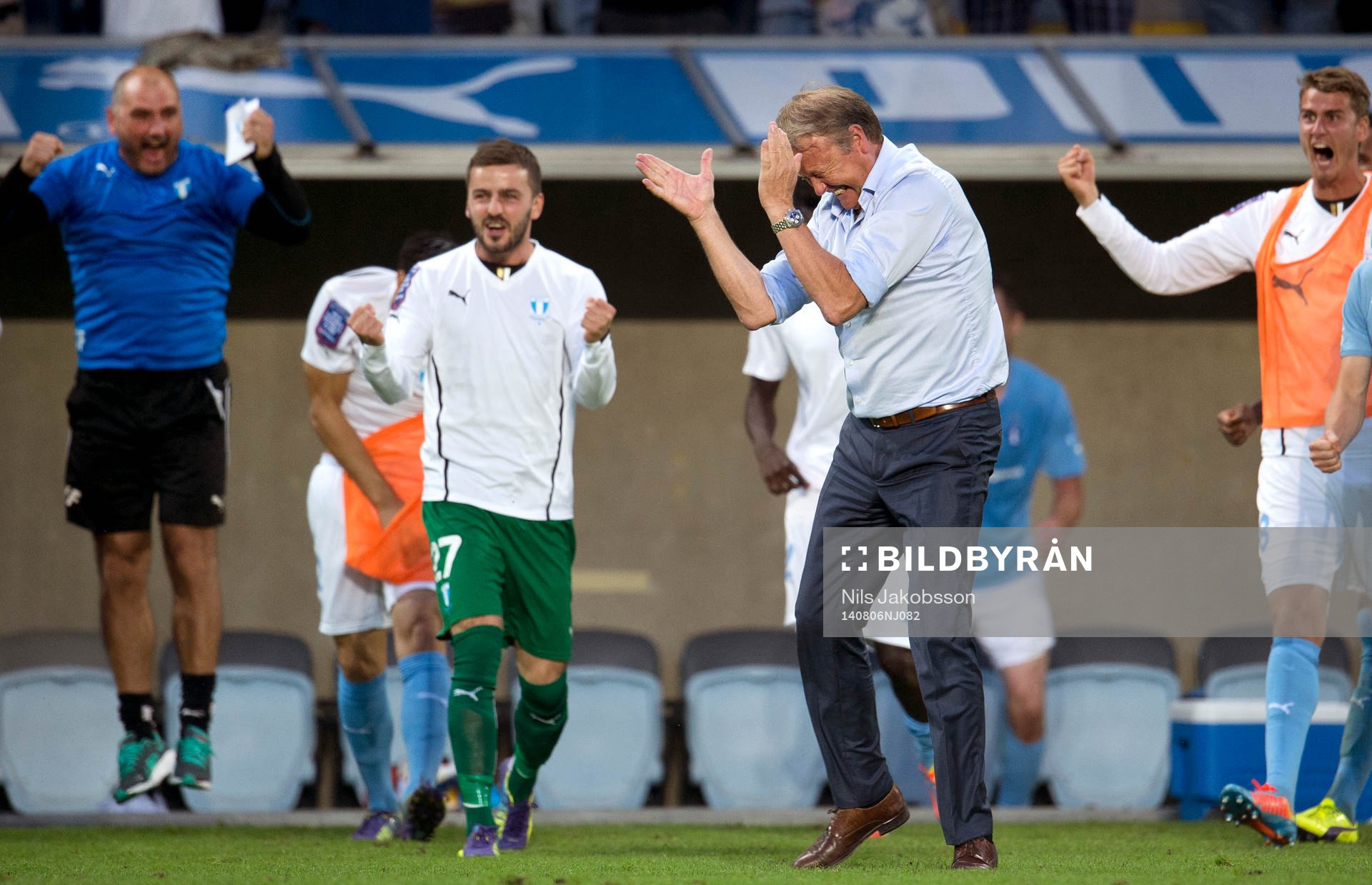 Malmö FFs tränare Åge Hareide firar segern